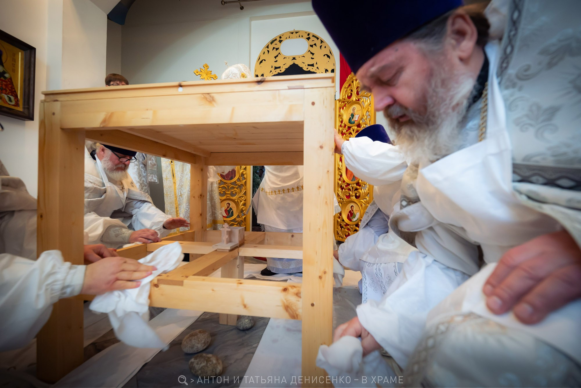 Освящение храма Покрова Пресвятой Богородицы г. Морозовск. Антон и Татьяна Денисенко — В храме