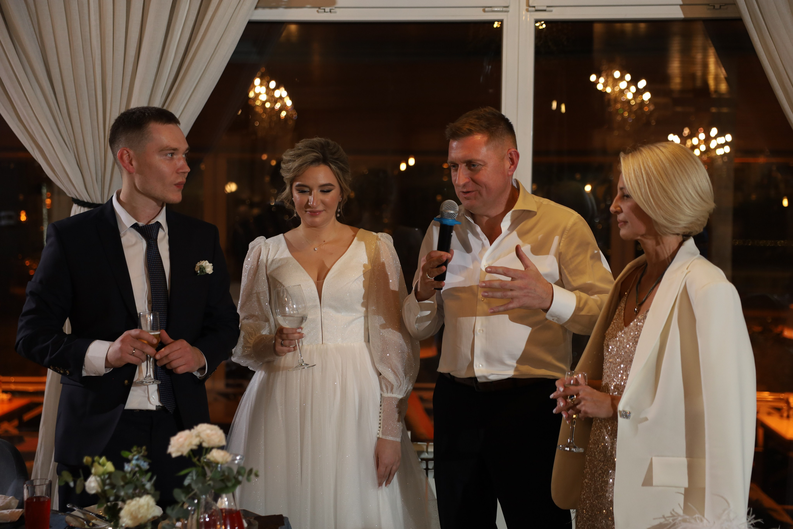 𝒜𝓇𝓉𝑒𝓂 & 𝐿𝓎𝓊𝓈𝓎𝒶 (𝓇𝑒𝓈𝓉𝒶𝓊𝓇𝒶𝓃𝓉). 𝑀𝑜𝓈𝒸𝑜𝓌. Свадебный фотограф в Санкт-Петербурге