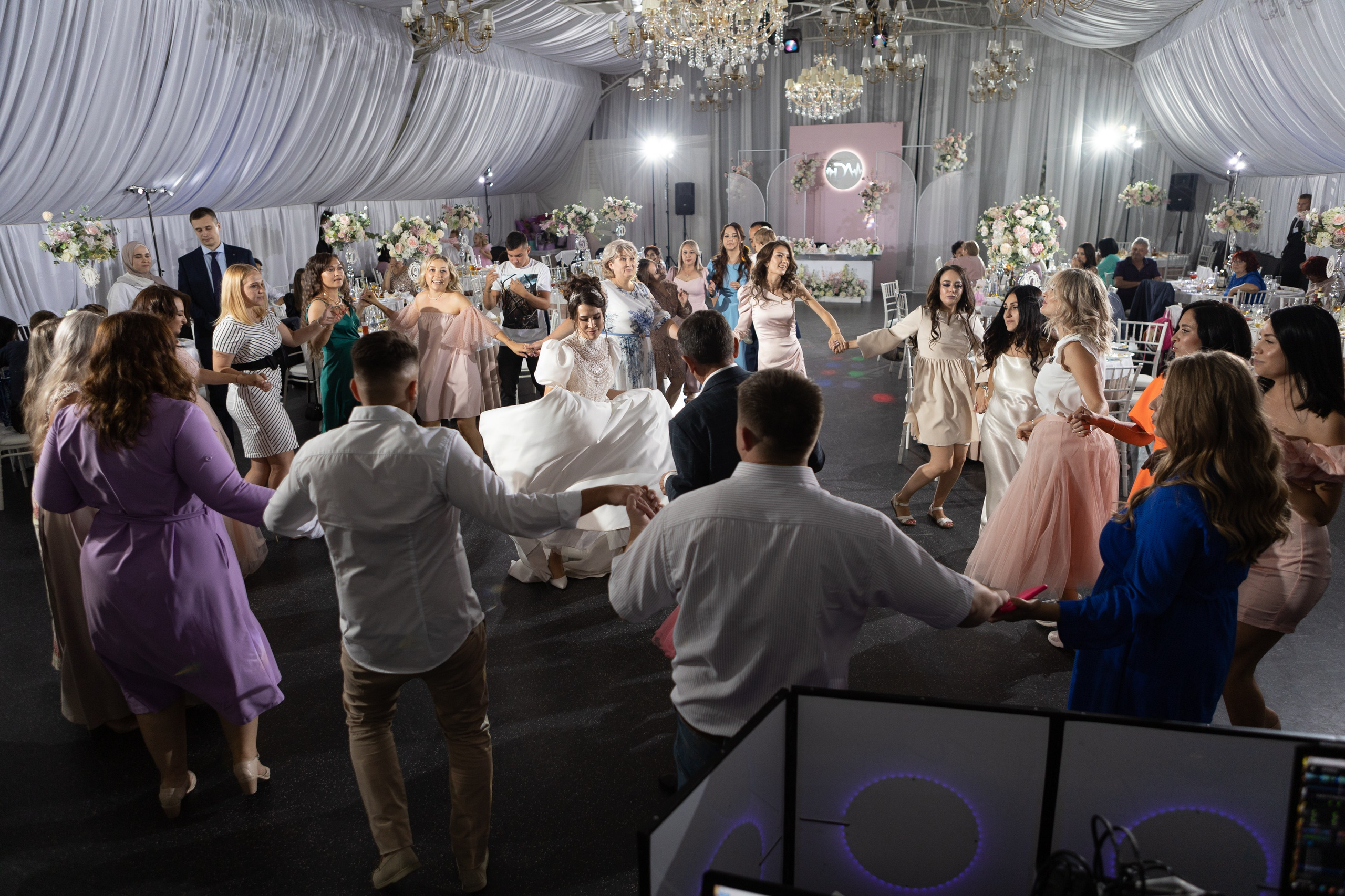 Свадебный фотограф Уфа — Руслан ГабдлисламовЖивые эмоции, красивые кадры, воспоминания на всю жизнь.Работаю по всей Республике Башкортоста. Свадебный фотограф Уфа Руслан Габдлисламов