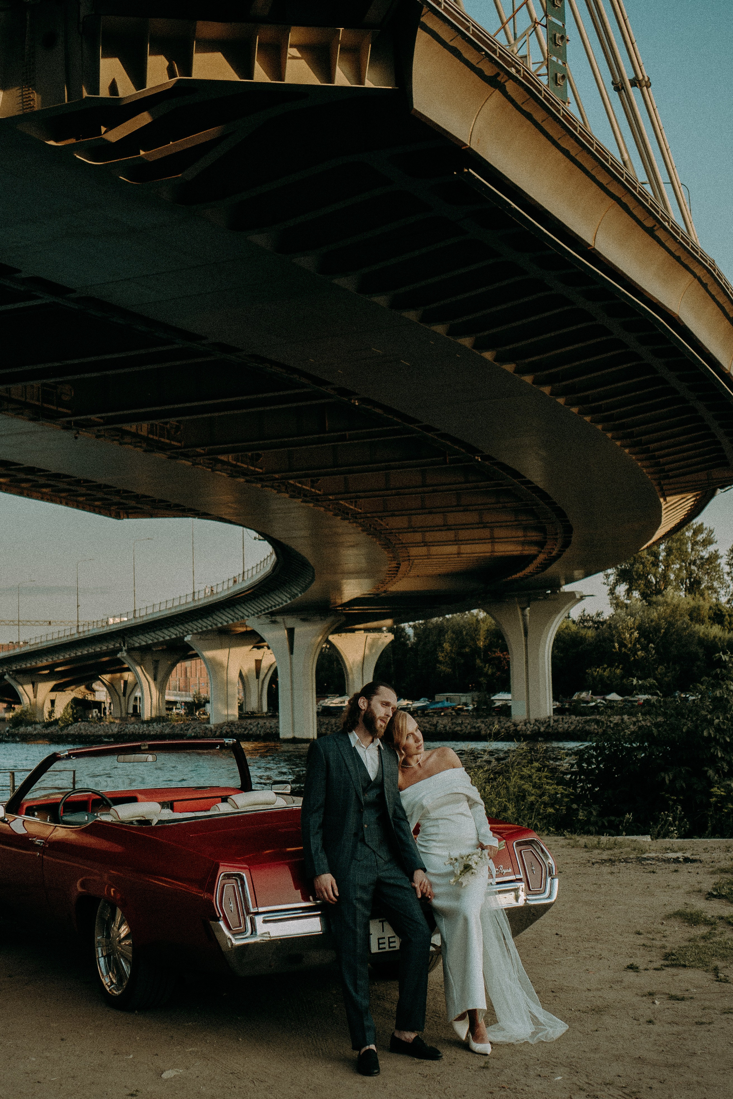 СВАДЕБНАЯ СЬЕМКА ВОЗЛЕ МСОТА БЕТАНКУРА НА КАБРИОЛЕТЕ. Профессиональный фотограф, Санкт-Петербург — Виктория Богомолова