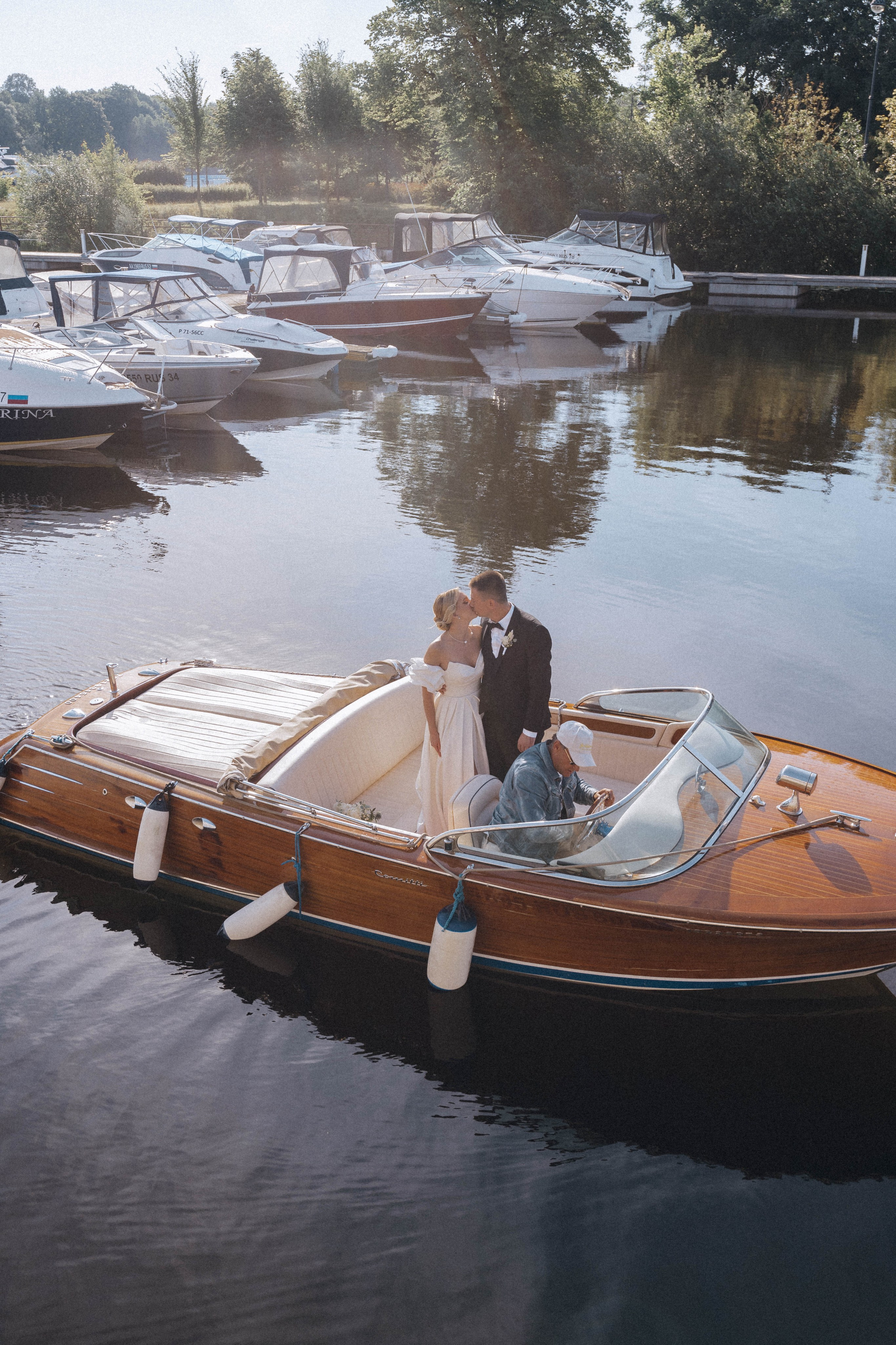 СВАДЕНБНАЯ СЬЕМКА НА КАТЕРЕ ПО КАНАЛАМ САНКТ-ПЕТЕРБУРГА И В АКВАТОРИИ НЕВЫ. Профессиональный фотограф, Санкт-Петербург — Виктория Богомолова