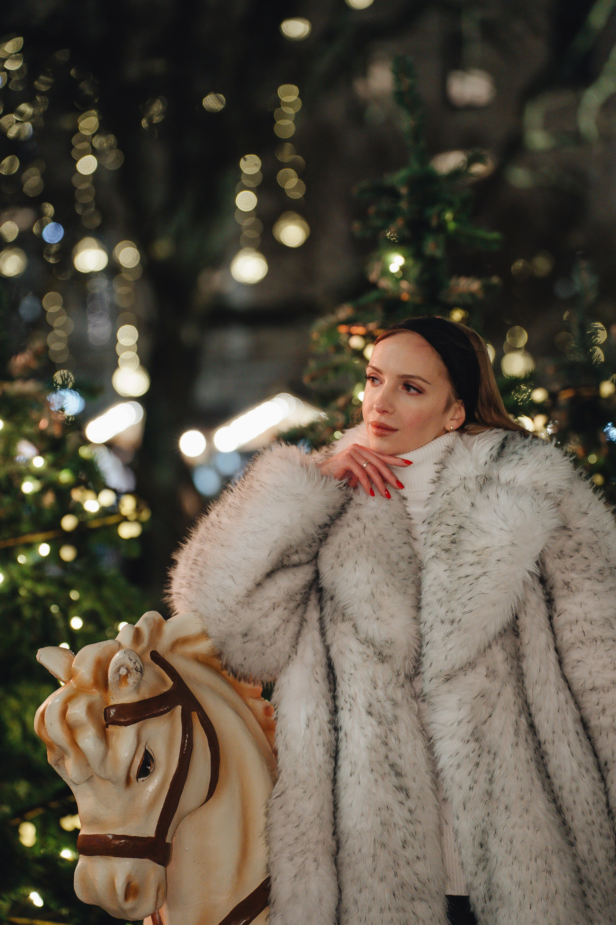 ПРОГУЛКА НА МАНЕЖНОЙ ПЛОЩАДИ ДЛЯ ДЕВУШКИ ПЕРЕД НОВЫМ ГОДОМ (НОВОГОДНЯЯ ФОТОСЕССИИЯ НА МАНЕЖНОЙ ПЛОЩАДИ). Профессиональный фотограф, Санкт-Петербург — Виктория Богомолова