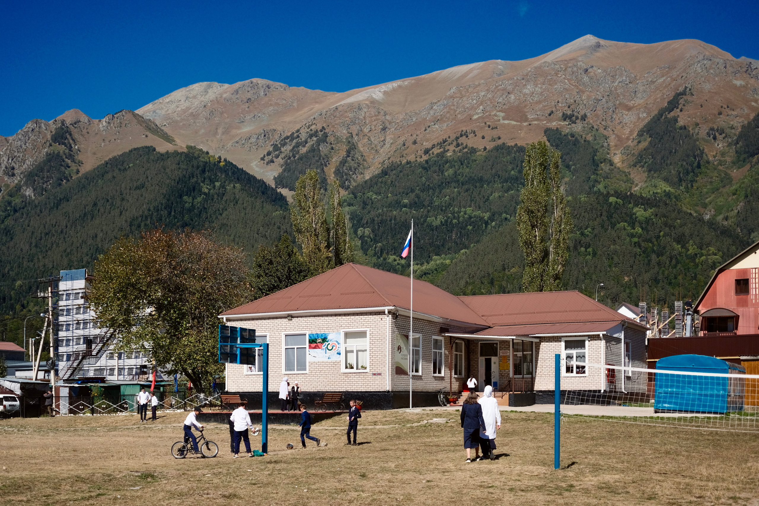 Средняя школа с. Архыз, Карачаево-Черкессия. Фотограф Евгений Андреев