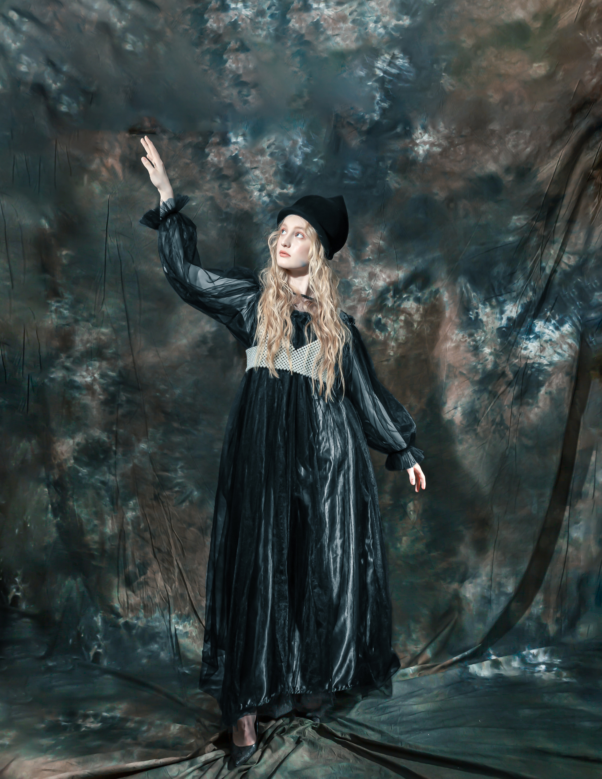 Фотопроект студия, тёмный фон. Портретный и семейный фотограф в Москве Владимир Крылаев