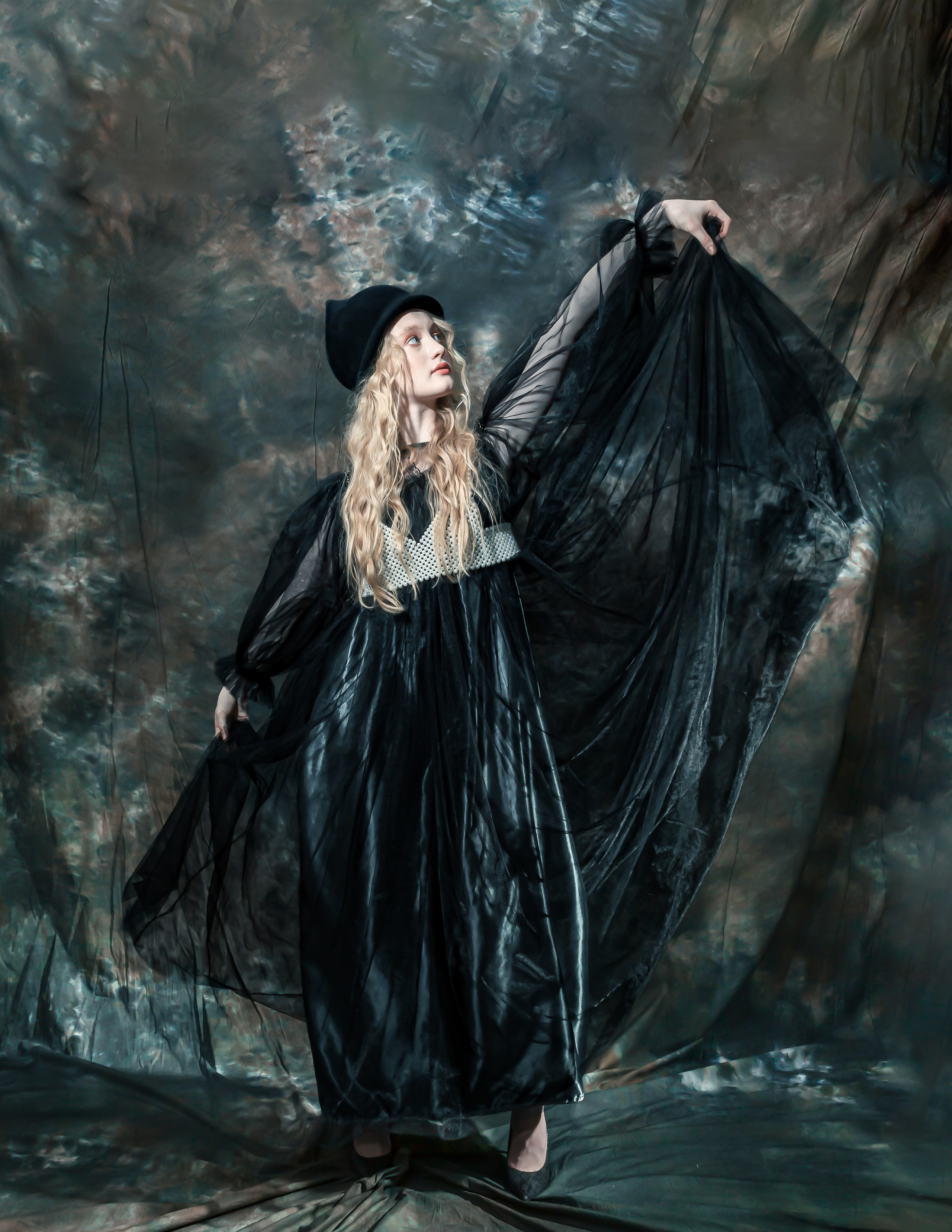 Фотопроект студия, тёмный фон. Портретный и семейный фотограф в Москве Владимир Крылаев