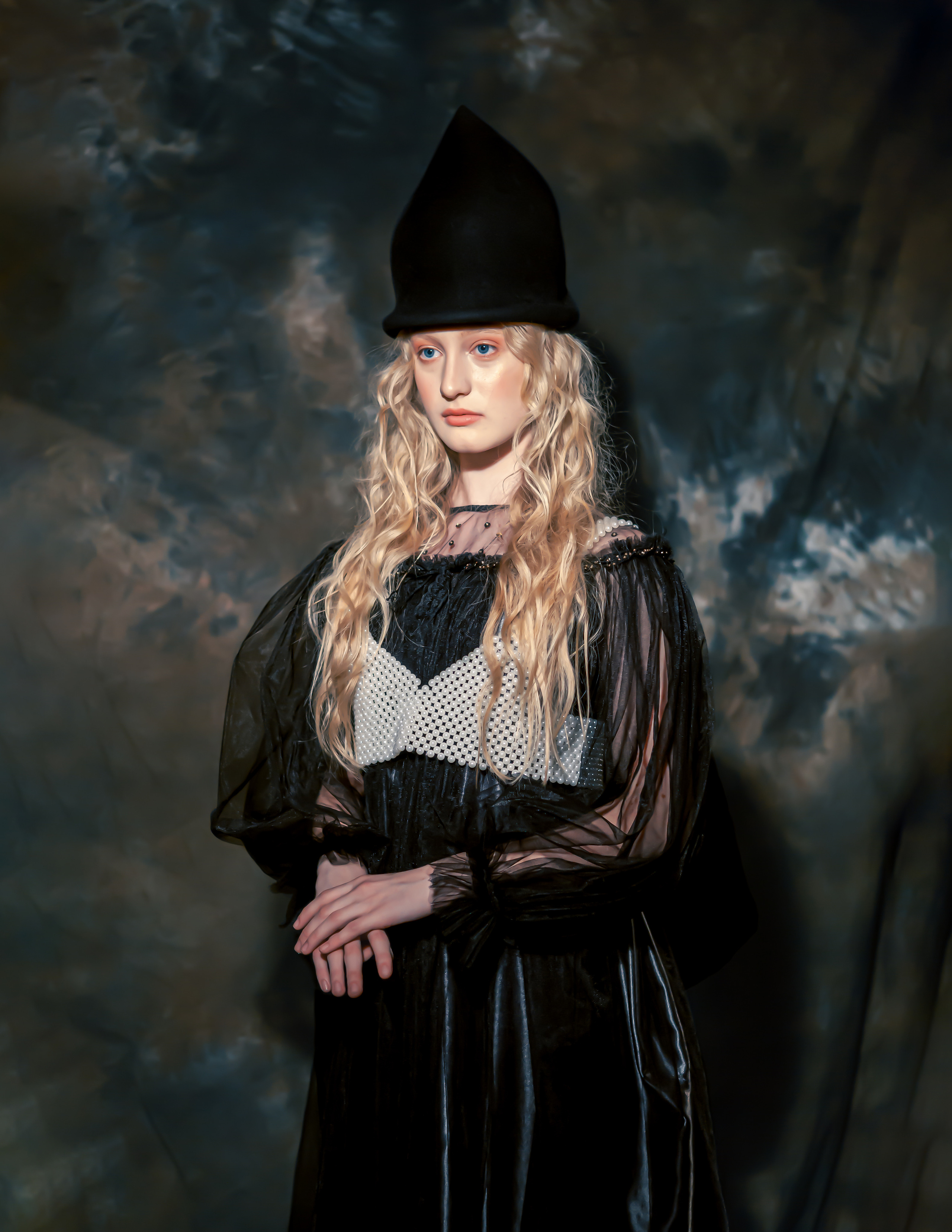 Фотопроект студия, тёмный фон. Портретный и семейный фотограф в Москве Владимир Крылаев