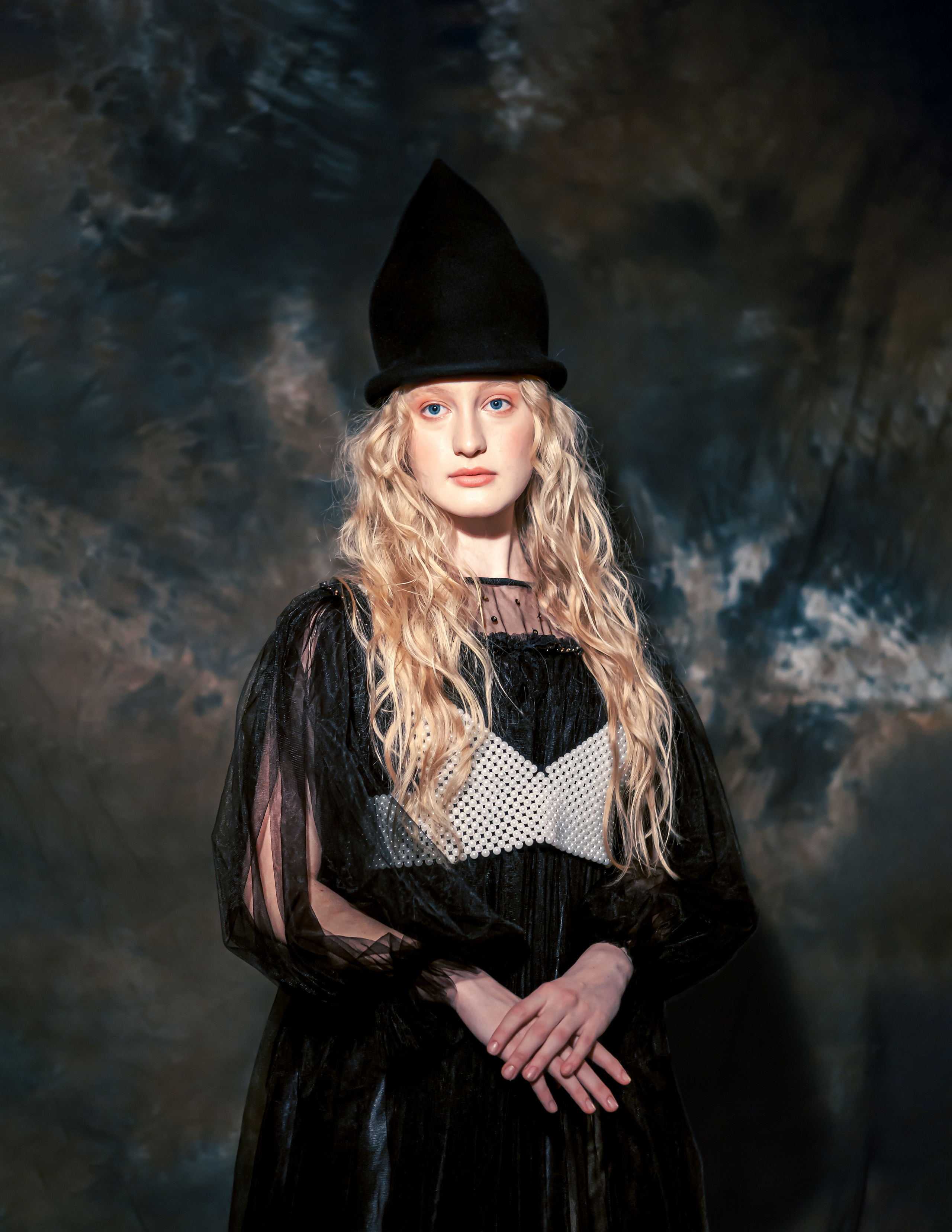 Фотопроект студия, тёмный фон. Портретный и семейный фотограф в Москве Владимир Крылаев