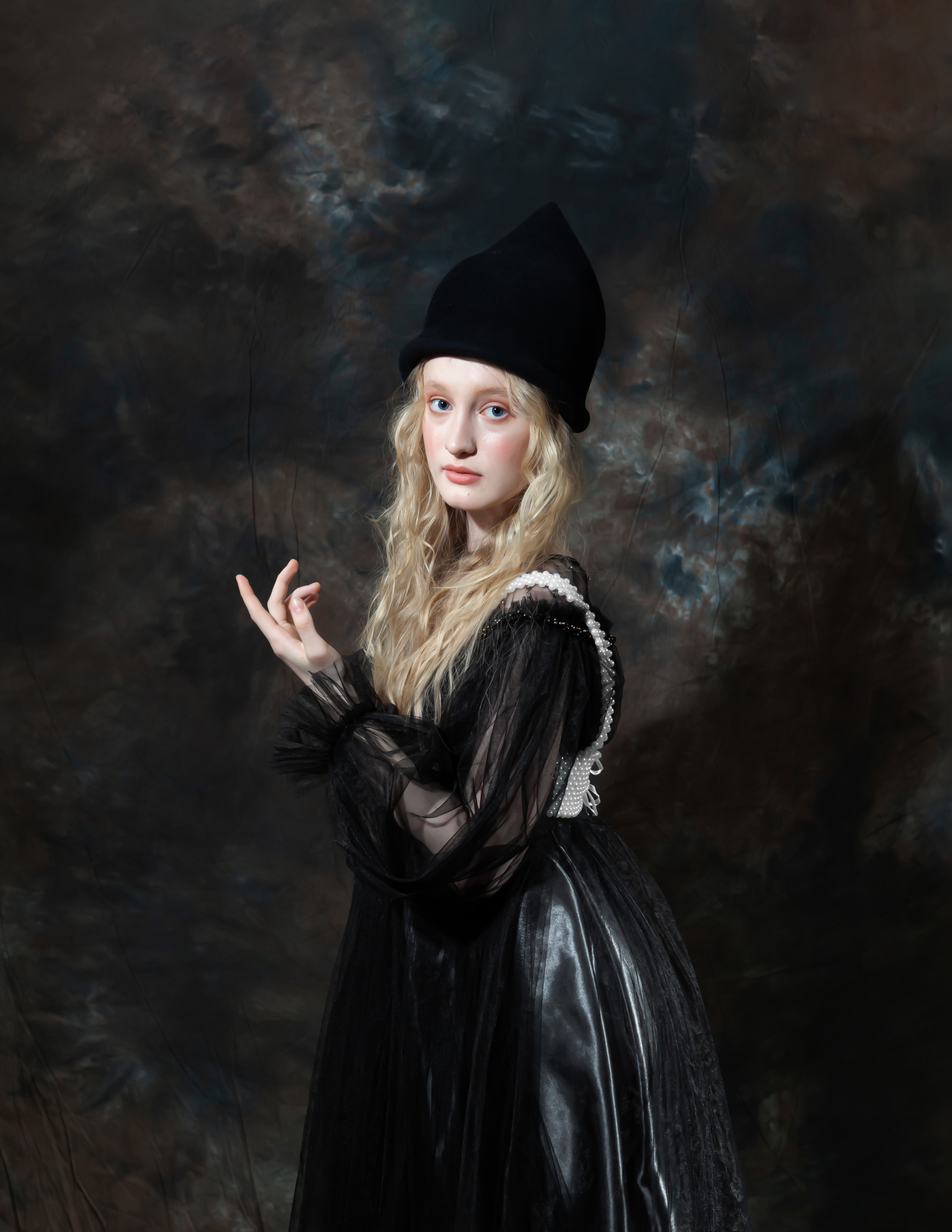 Фотопроект студия, тёмный фон. Портретный и семейный фотограф в Москве Владимир Крылаев