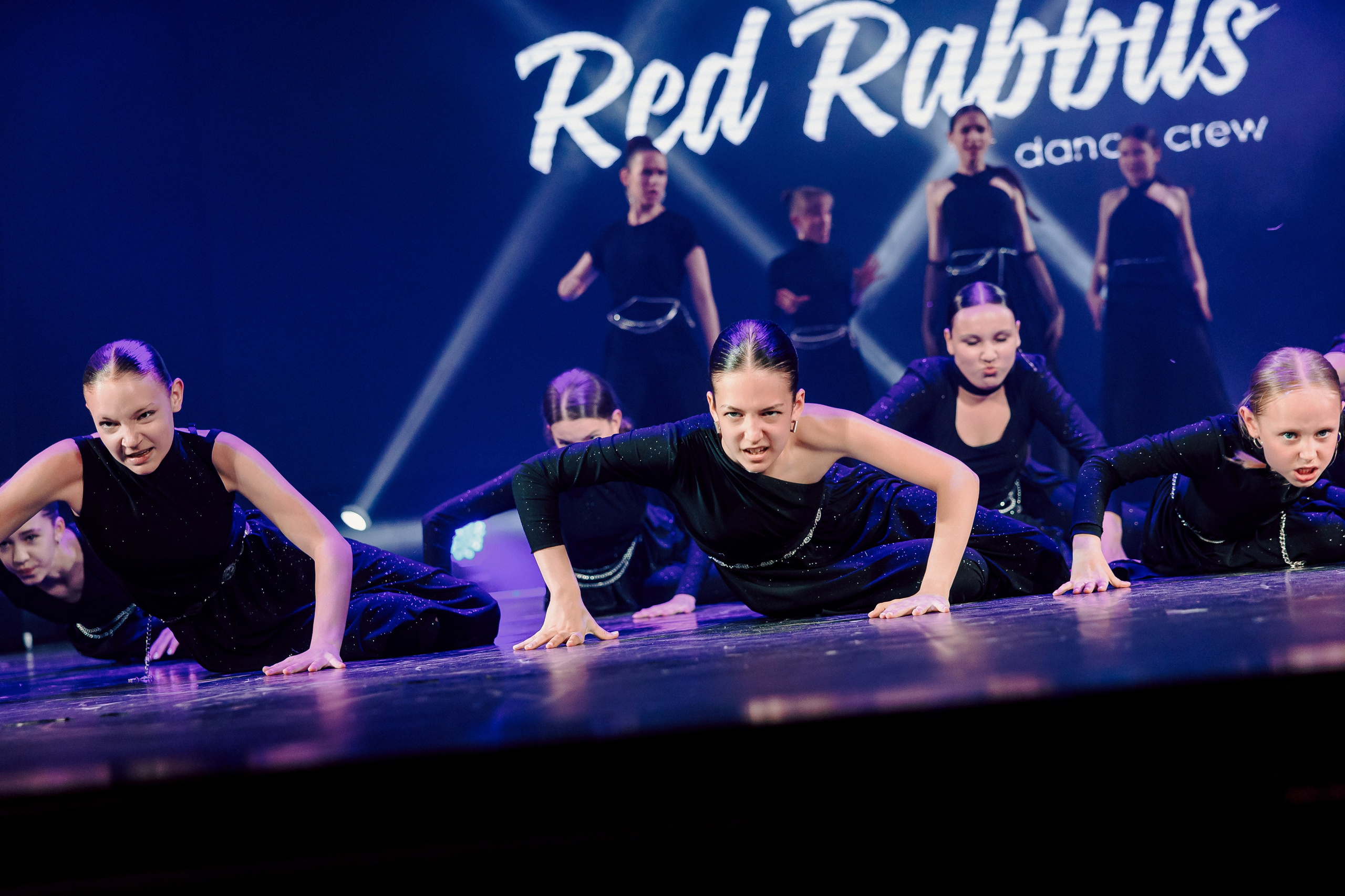 Отчётный концерт танцевальной школы «Red Rabbits» 2025. Лёшка Варзегов — фотограф