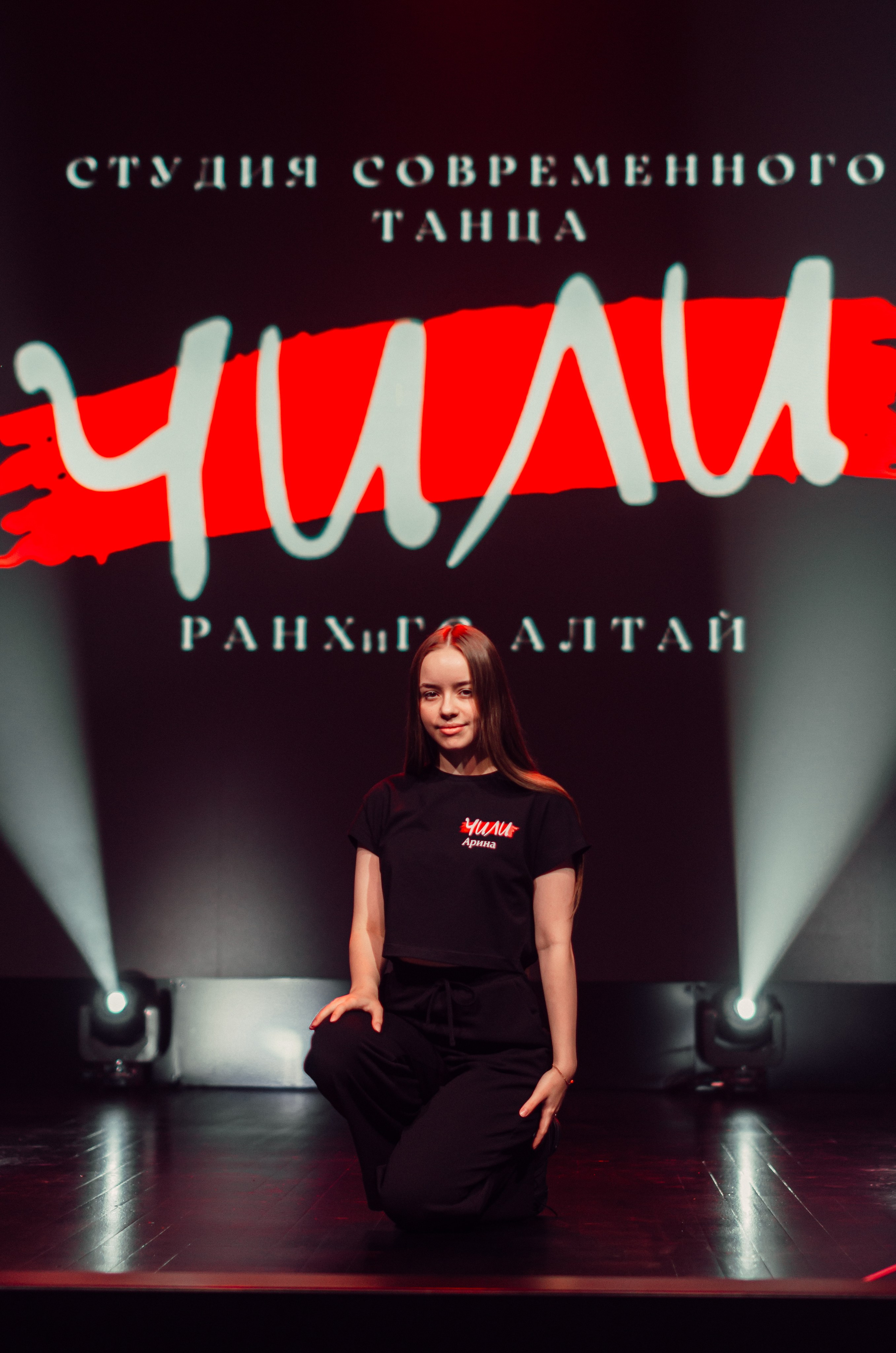 Групповая фотосъемка танцевального коллектива. Денисова Аля — фотограф для парных съемок и индивидуальных историй в Барнауле