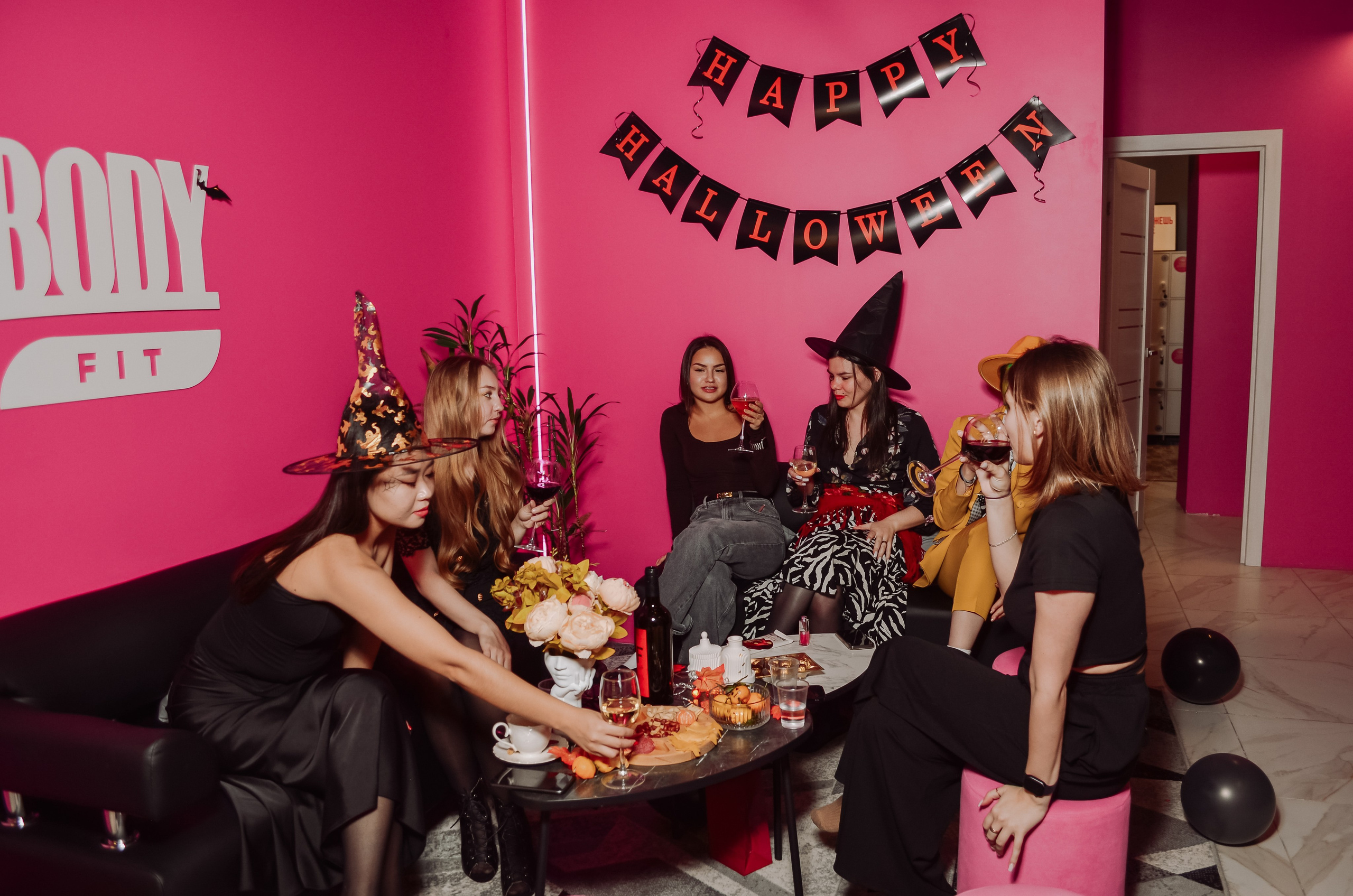 Фоторепортаж мероприятия в фитнес-клубе. Денисова Аля — фотограф для парных съемок и индивидуальных историй в Барнауле