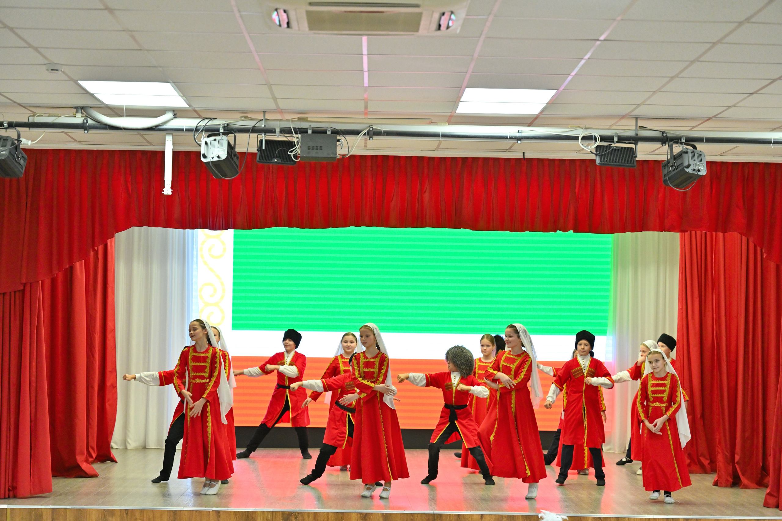 2025-11-21 День семьи 127. Снежинск фото Андрианов