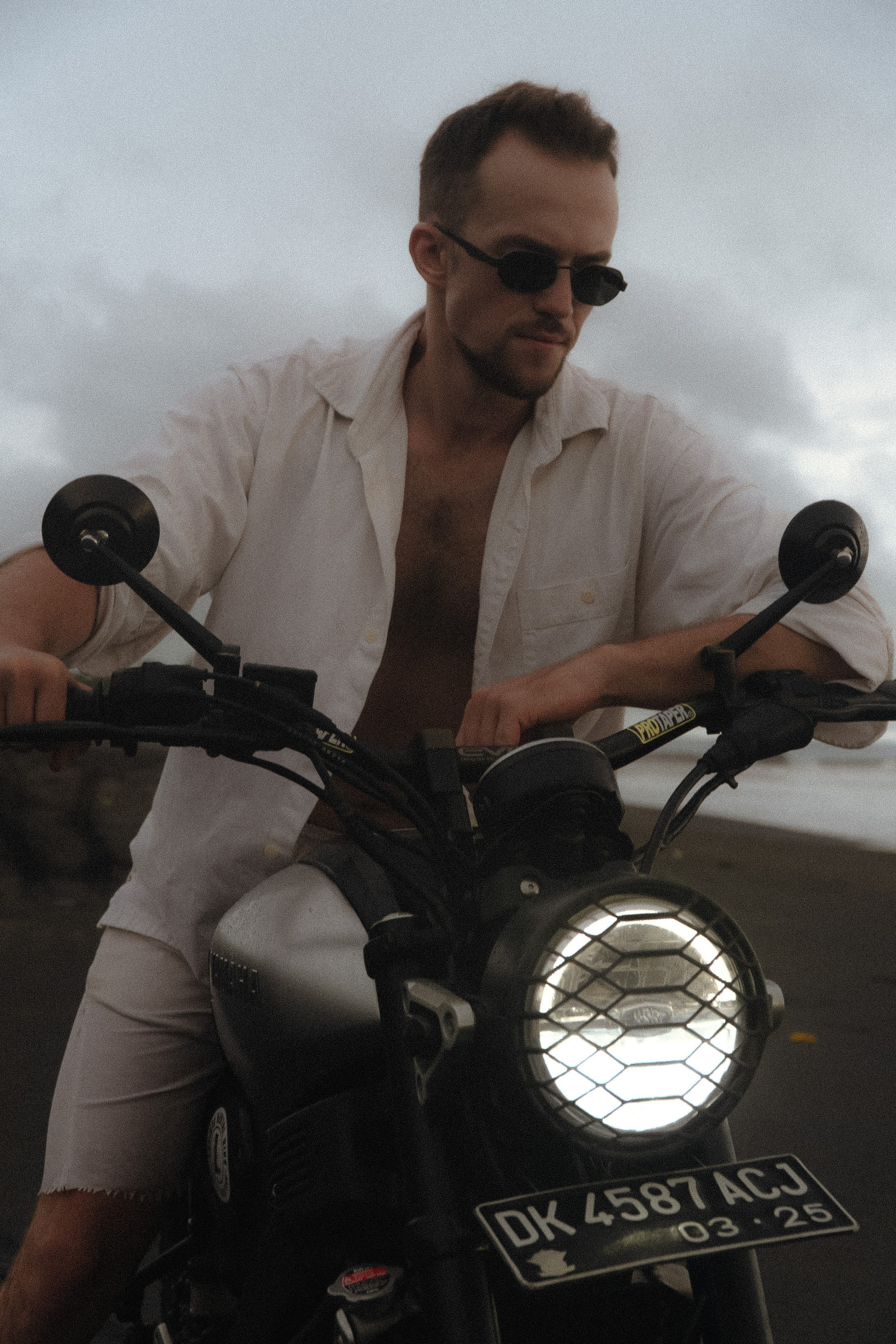 Парни. Меня зовут Аня, я фотограф в Москве