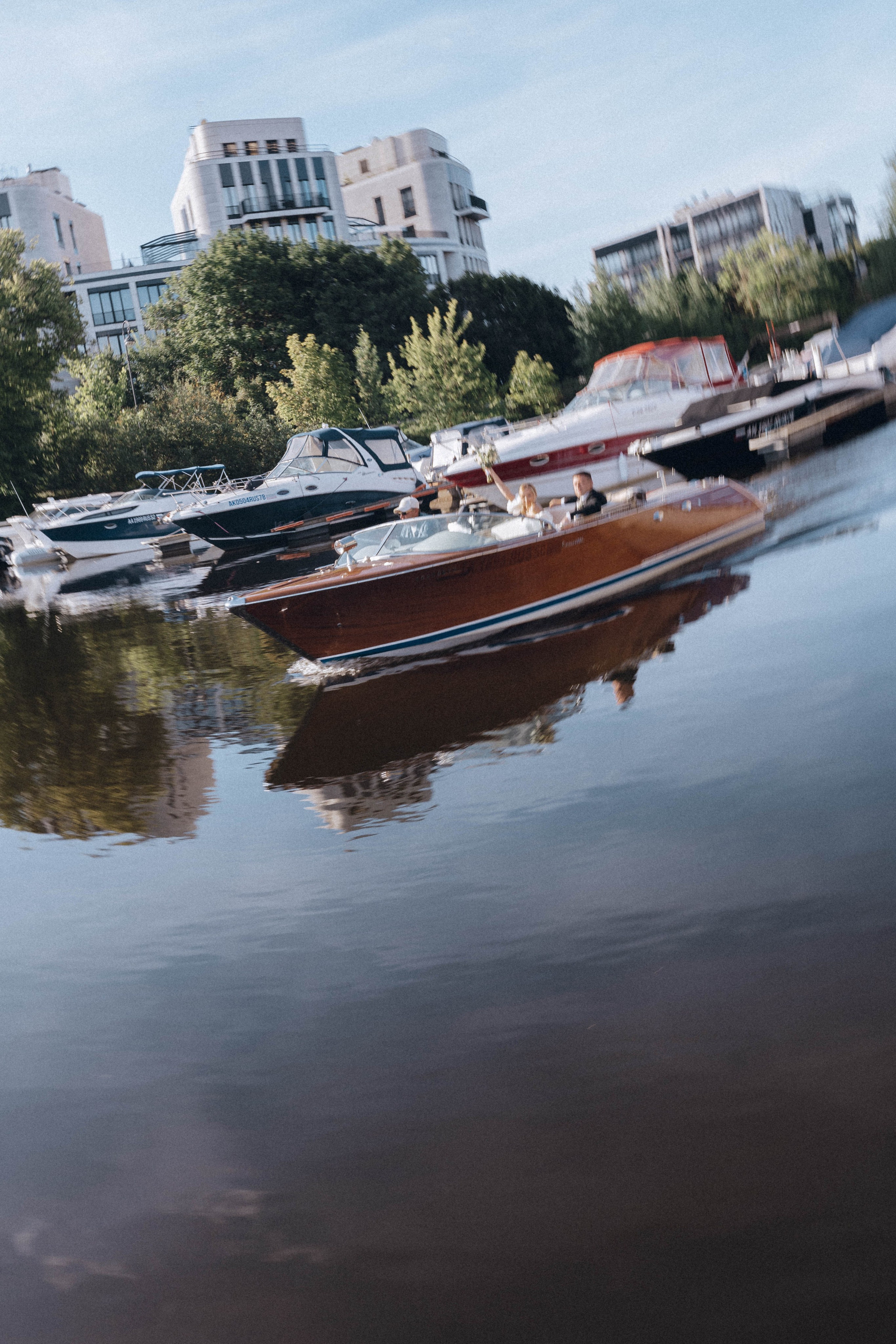 СВАДЕНБНАЯ СЬЕМКА НА КАТЕРЕ ПО КАНАЛАМ САНКТ-ПЕТЕРБУРГА И В АКВАТОРИИ НЕВЫ. Профессиональный фотограф, Санкт-Петербург — Виктория Богомолова