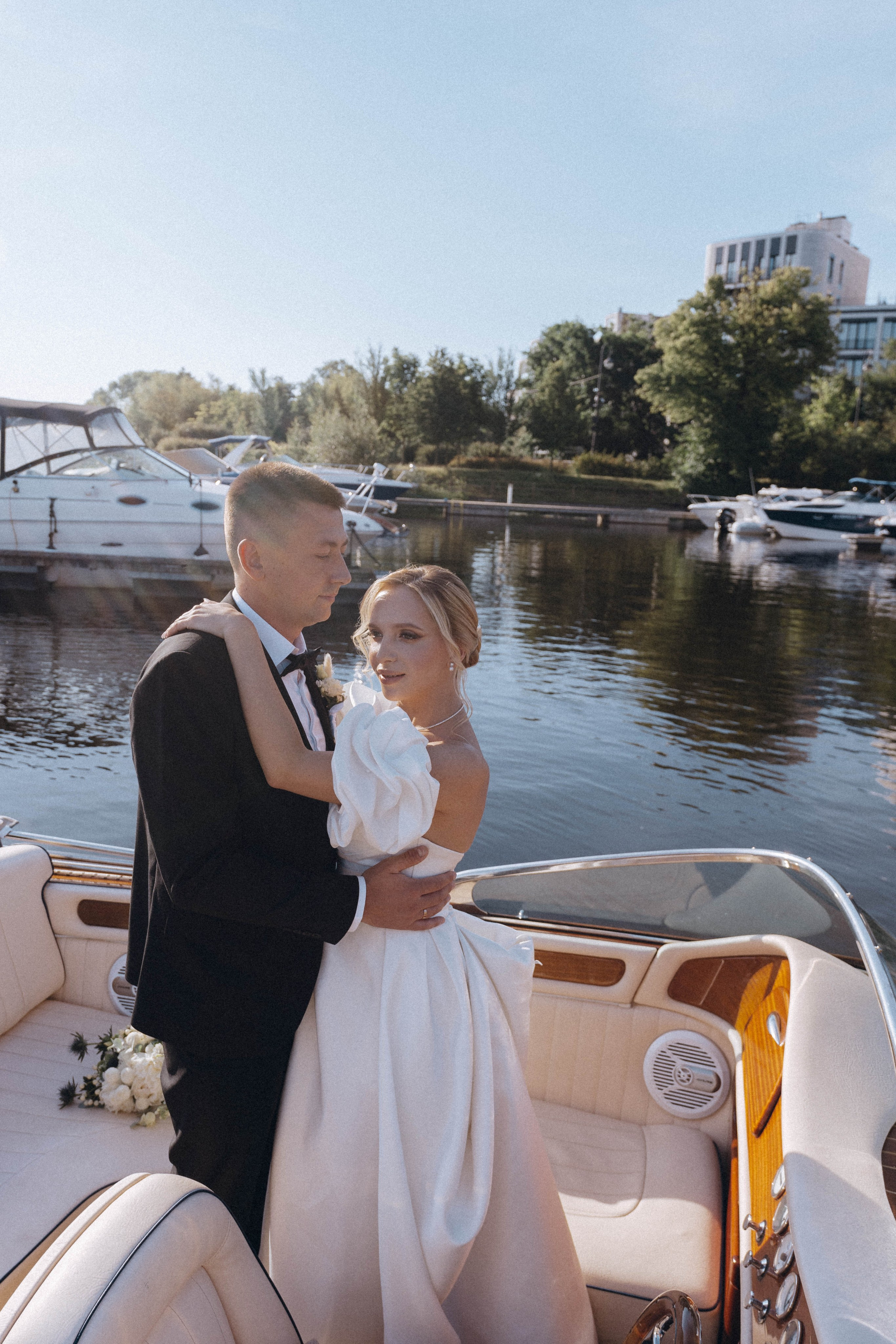 СВАДЕНБНАЯ СЬЕМКА НА КАТЕРЕ ПО КАНАЛАМ САНКТ-ПЕТЕРБУРГА И В АКВАТОРИИ НЕВЫ. Профессиональный фотограф, Санкт-Петербург — Виктория Богомолова