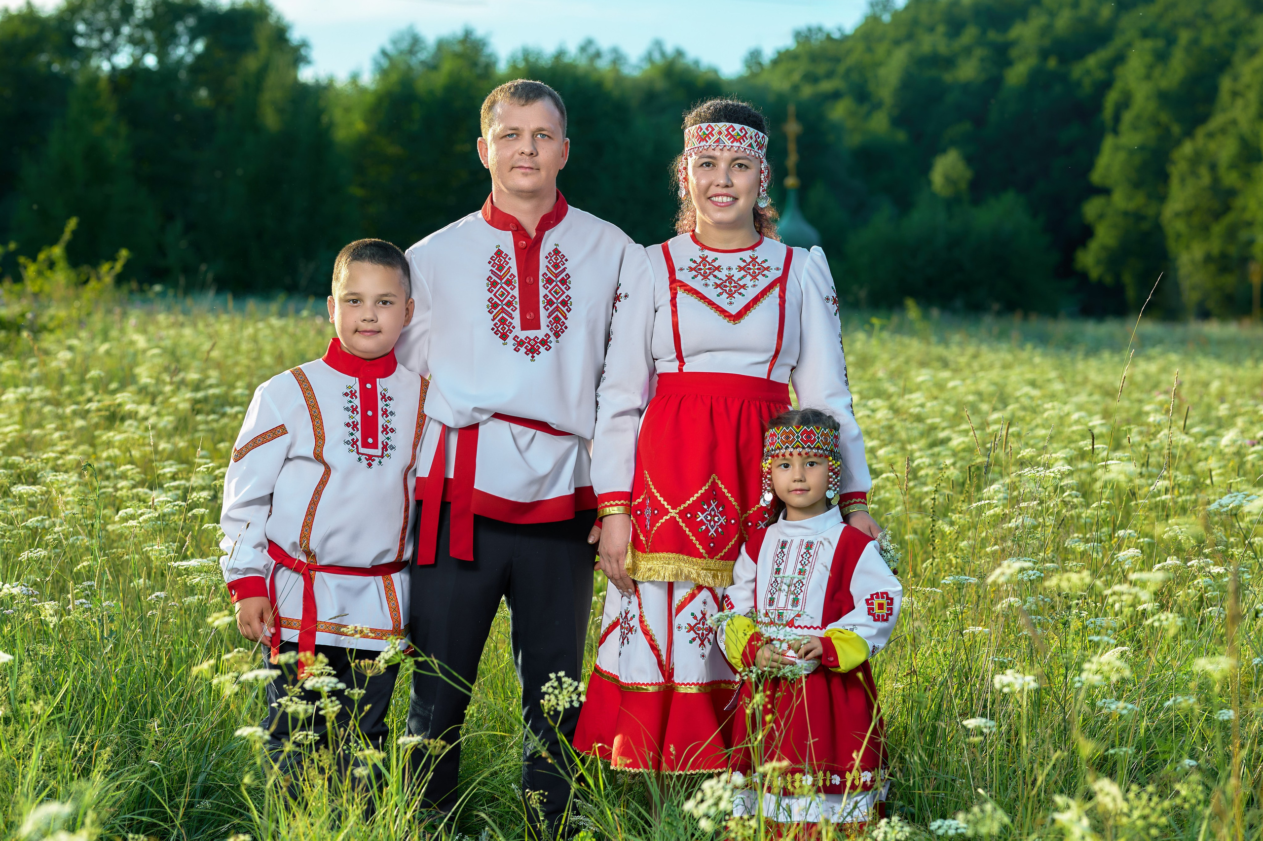 Семейная тематическая фотосессия в народных чувашских костюмах. Чувашия, Чебоксары. Владимир Суздалов (ProMaXe) — Портретный фотограф, тематические фотосессии в Чебоксарах
