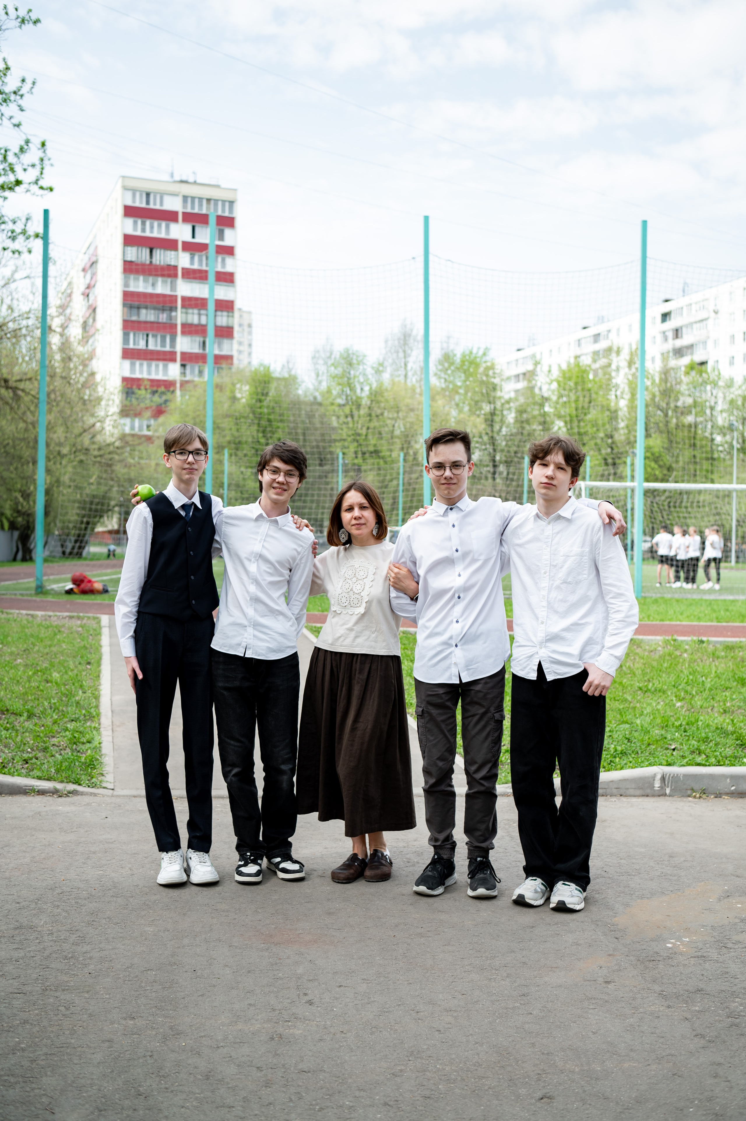 Фотосессия в классе и на территории школы. 9-М класс Школа 1568. Детский и семейный фотограф г. Москва Оксана Катаджи