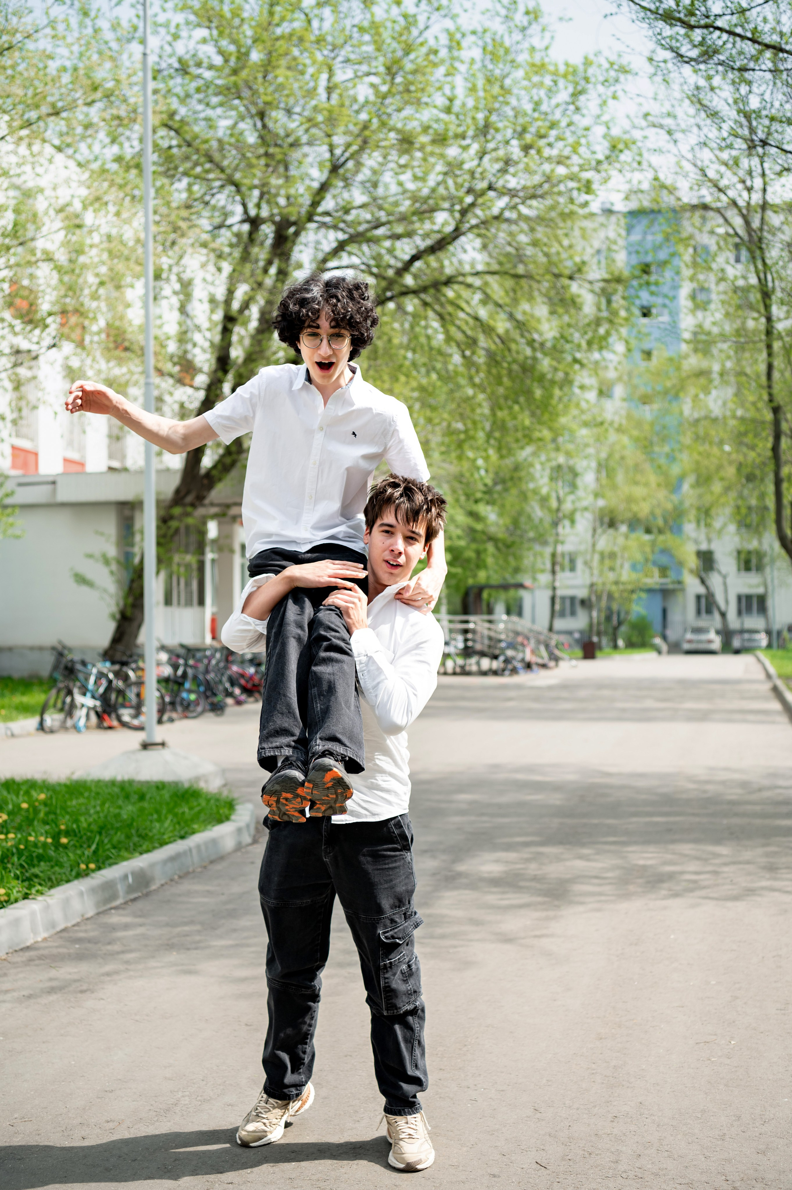 Фотосессия в классе и на территории школы. 9-М класс Школа 1568. Детский и семейный фотограф г. Москва Оксана Катаджи