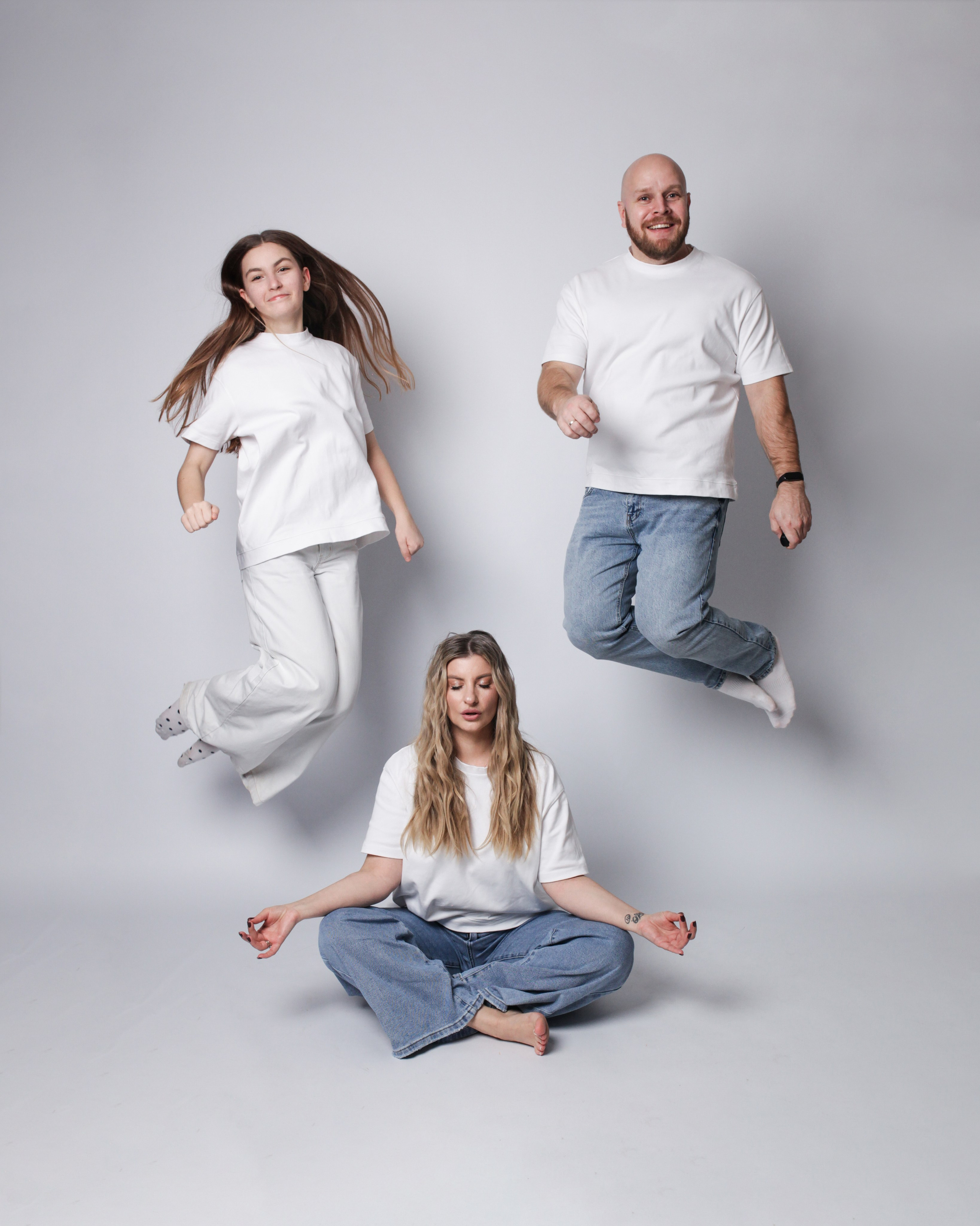 БЕЛЫЙ ФОН | АВТОПОРТРЕТНАЯ. YourSelf.photostudio | автопортретная фотостудия ТОЛЬЯТТИ