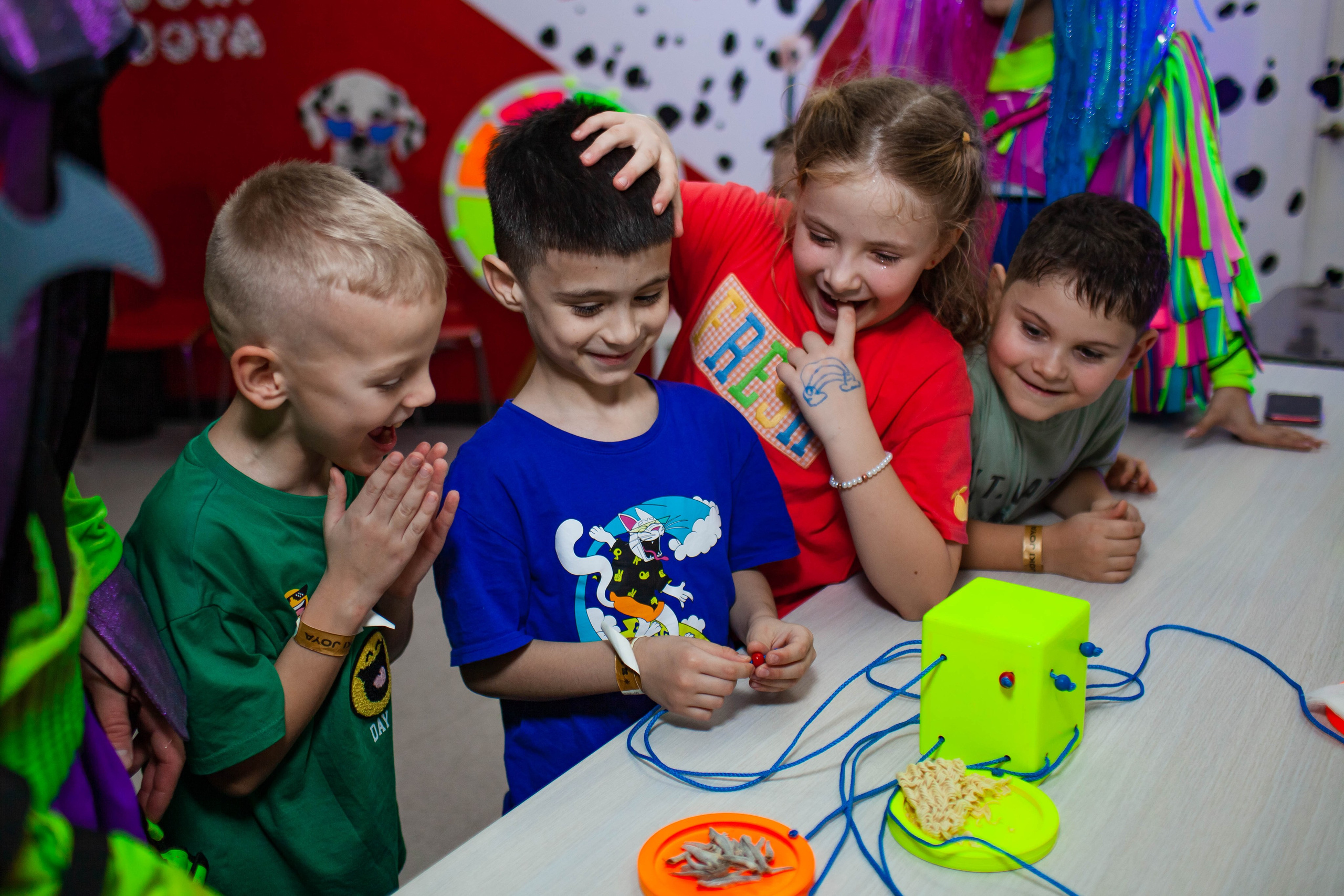 Неон Челендж День рождения Ярослава. Детский и семейный фотограф в Санкт-Петербурге Елизавета Сорокина
