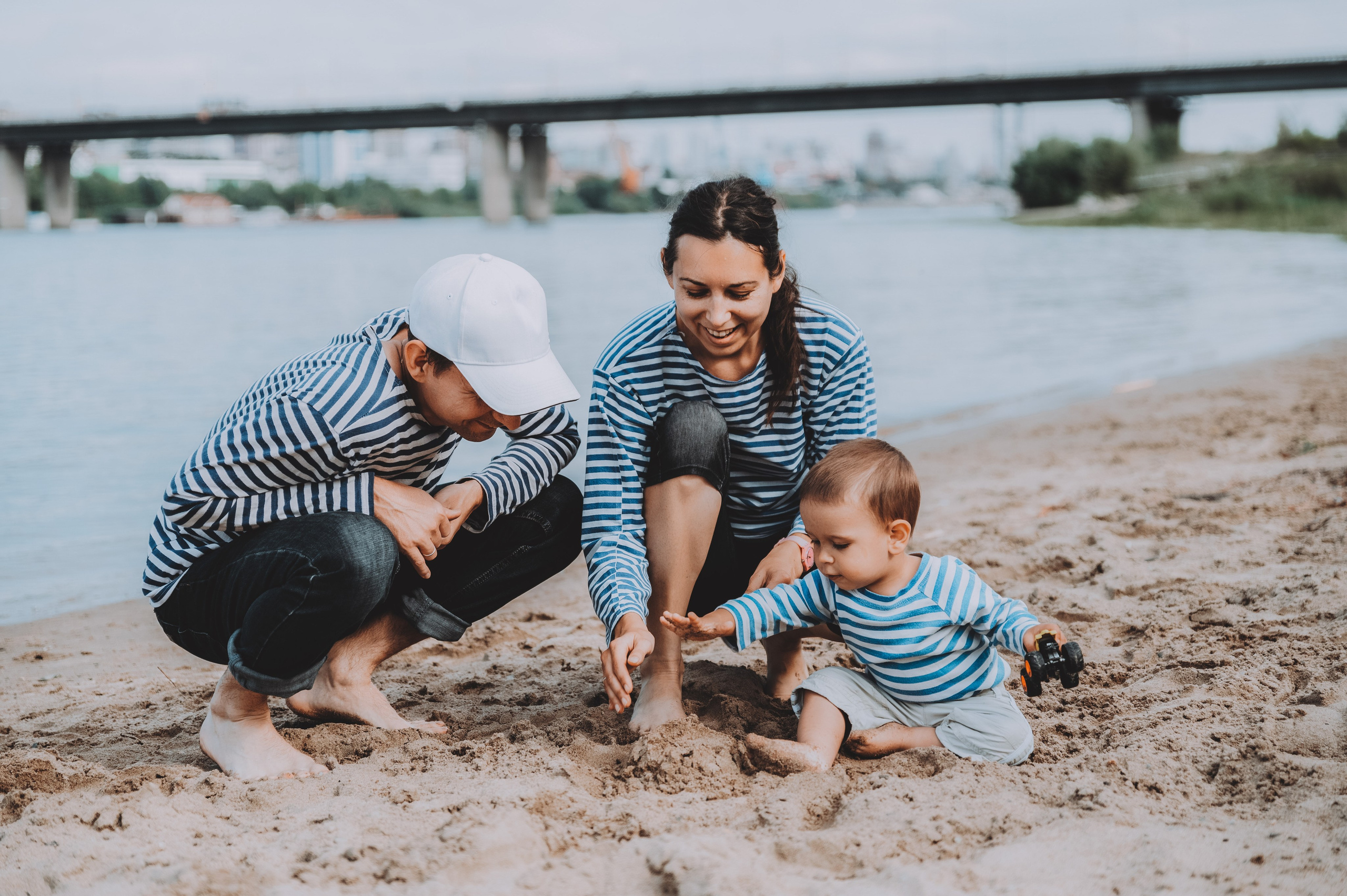 Семья у реки. Фотограф в Новосибирске