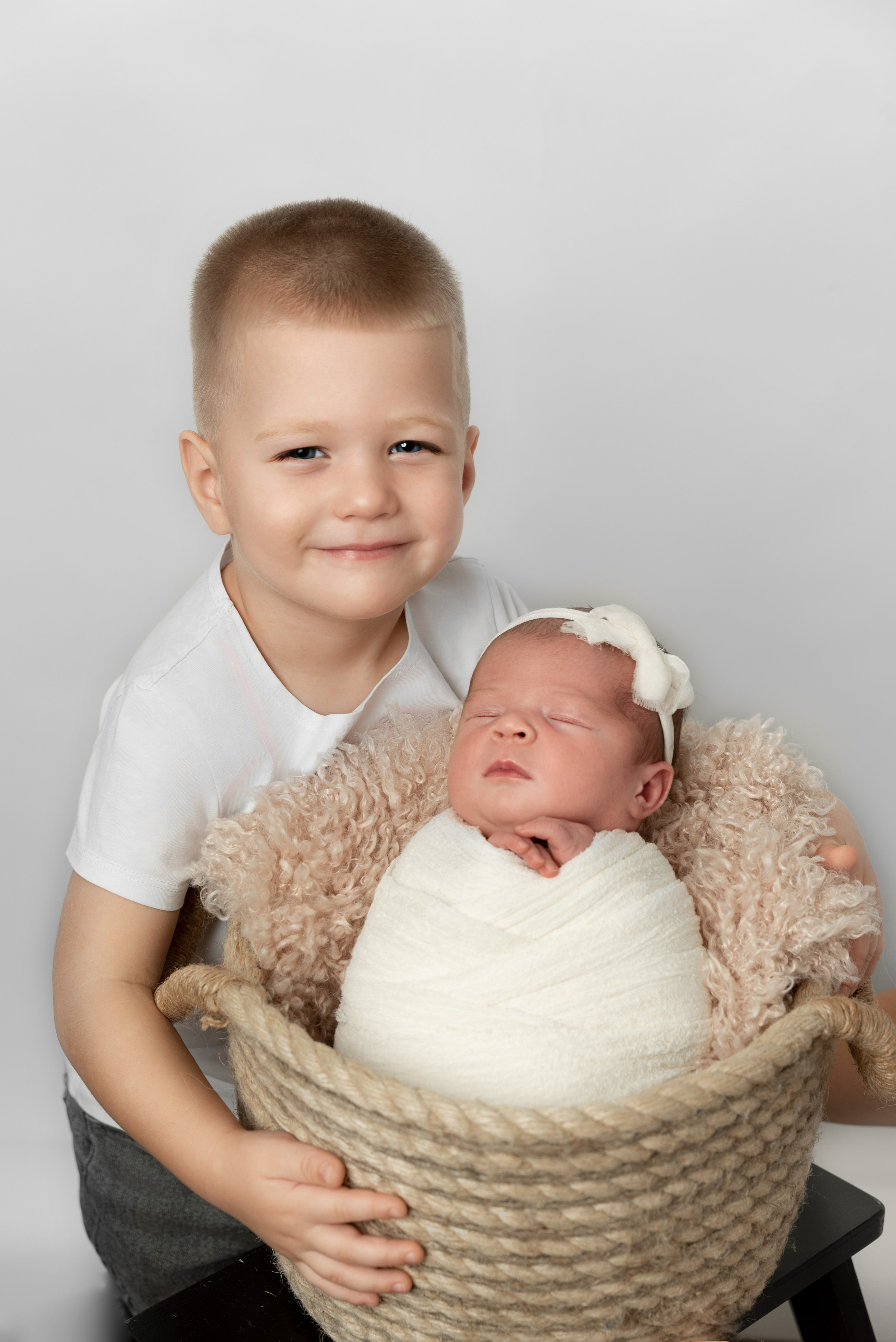 Ньюборн пакет Крепыш малышка Маргарита. Фотограф новорожденных в Нижневартовске Лара Курдюкова