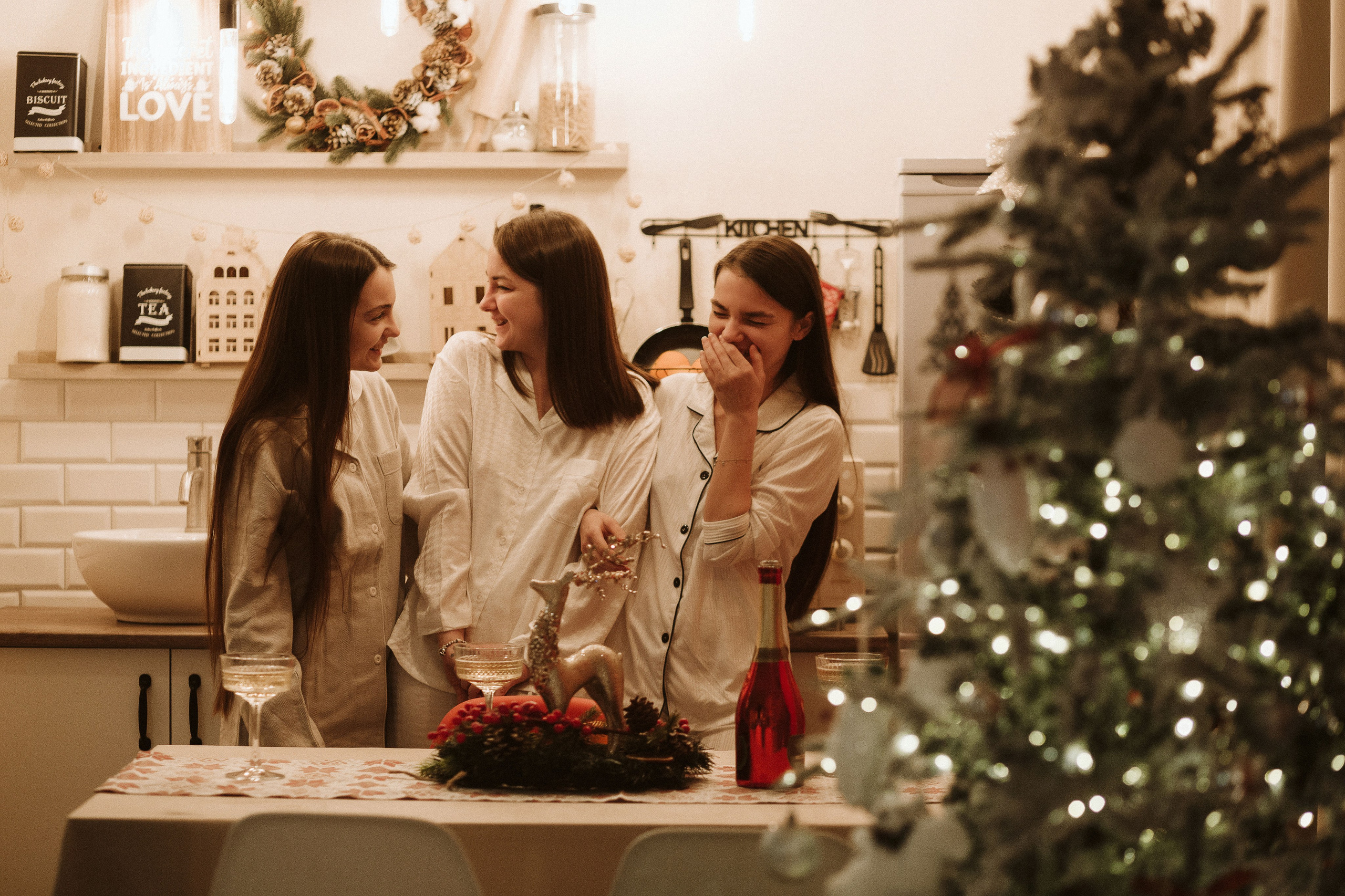 Семейная фотосессия в фотостудии Таганрога: Вечные моменты счастья. Свадебный и семейный фотограф в Таганроге Бакарюк Антон