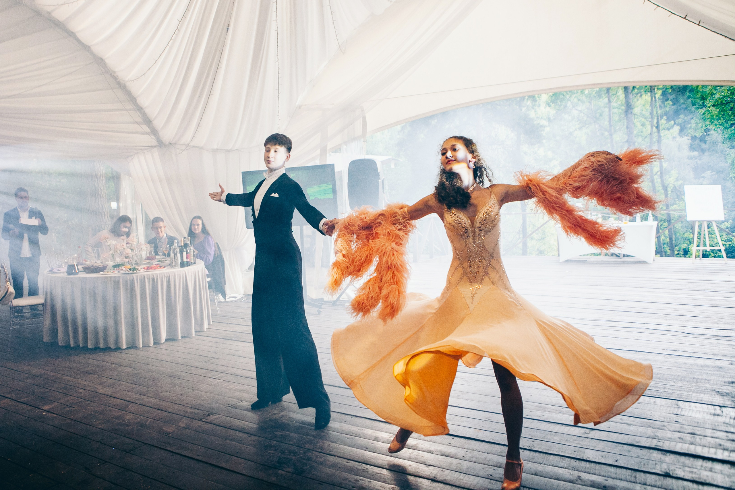 Свадебная фотосессия в отеле hartwell hotel и на патриарших прудах. Фотограф Ольга Ефремова