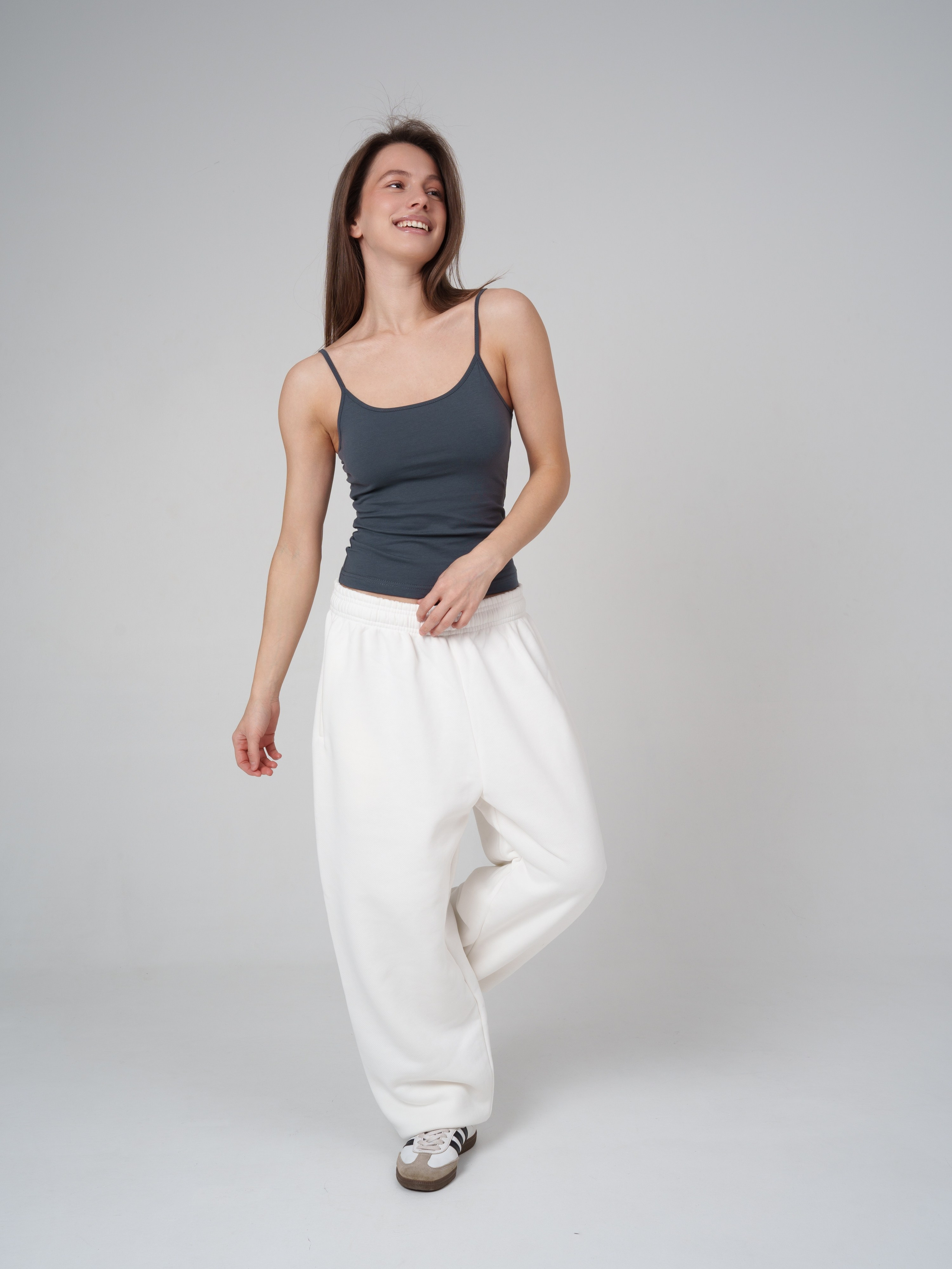 Топы на сером фоне. Иван Упоров — фотограф, рилсмейкер чебоксары