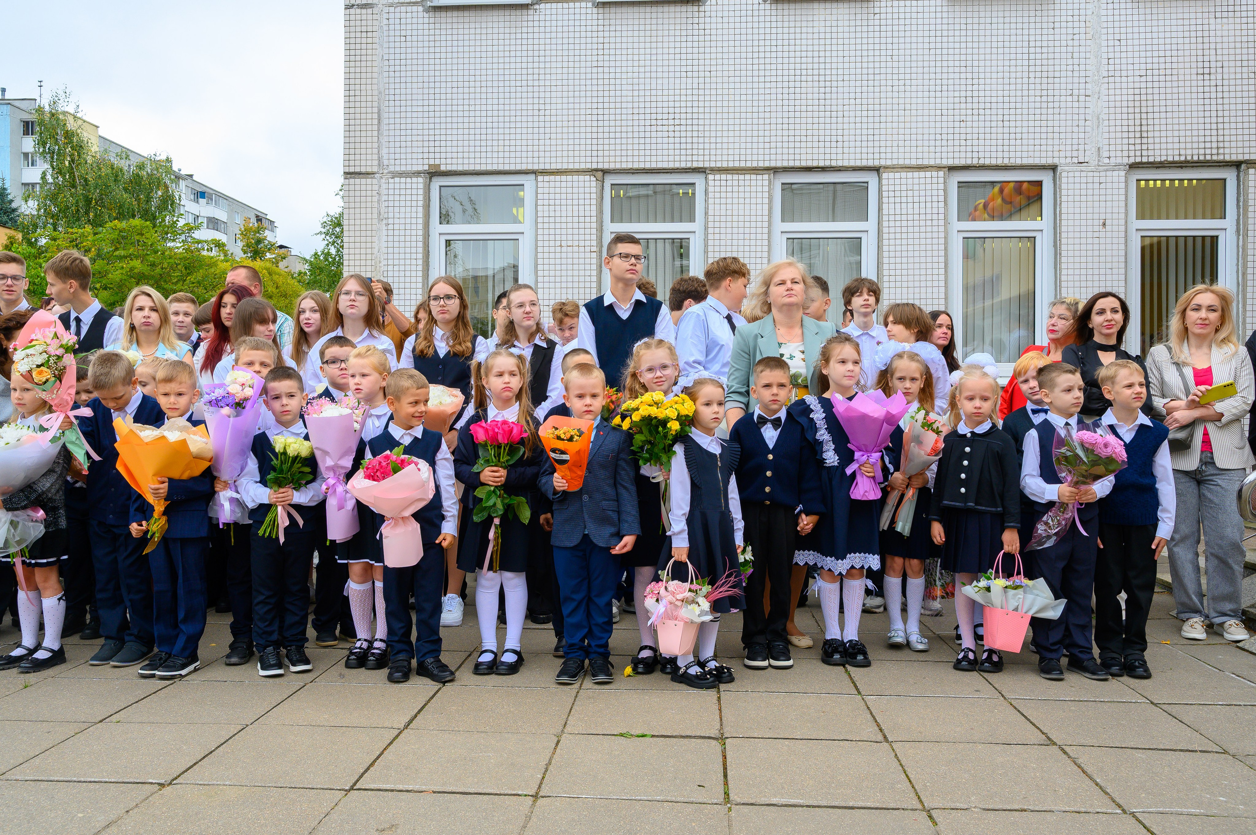 Вот звучит первый звонок, перед этим долгое приготовление к новому этапу в жизни, Яромир идет в школу. Фотоуслуги, услуги фотографа, фотографирование важных событий