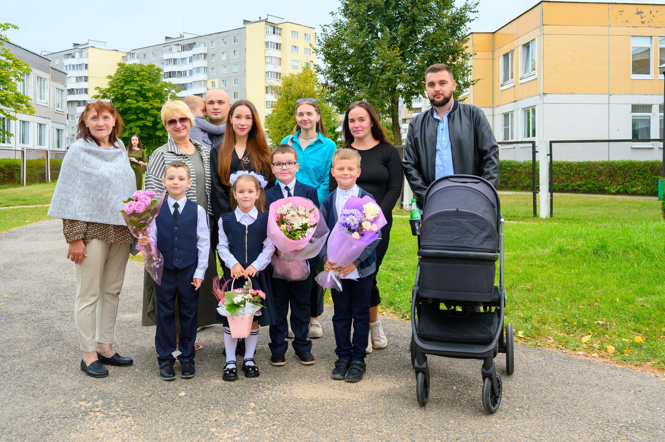 Вот звучит первый звонок, перед этим долгое приготовление к новому этапу в жизни, Яромир идет в школу. Фотоуслуги, услуги фотографа, фотографирование важных событий
