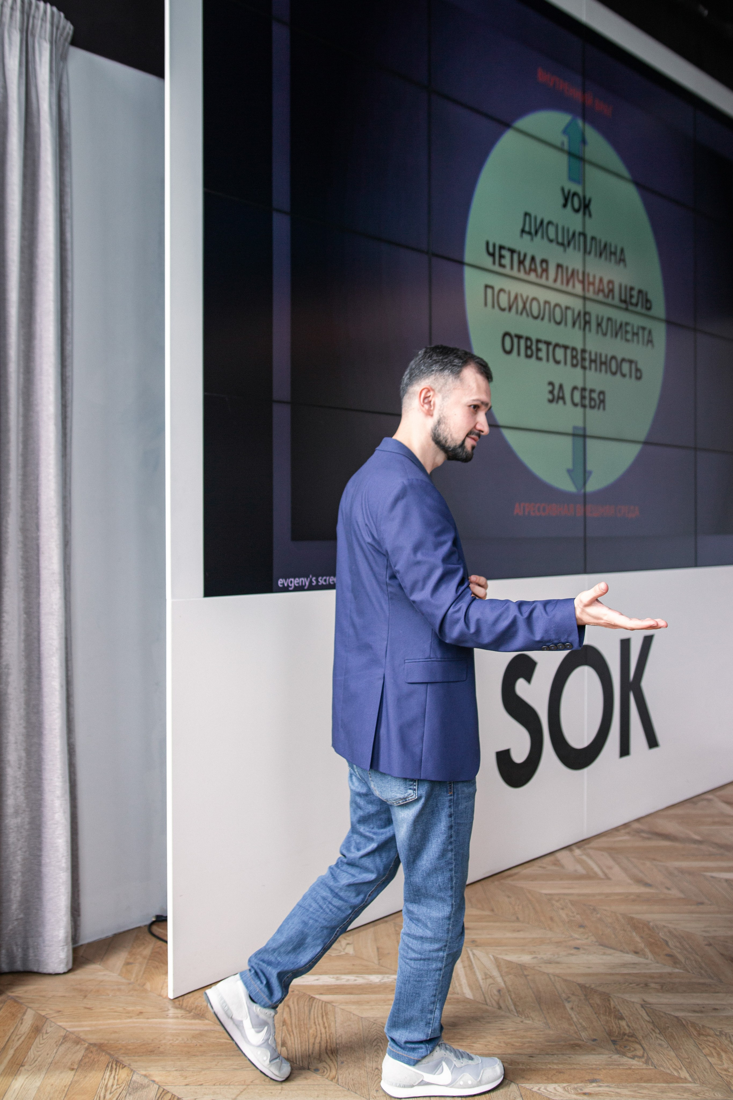 Планерка компании недвижимости. Фотограф Москва — личные фотосессии, лавстори в студии