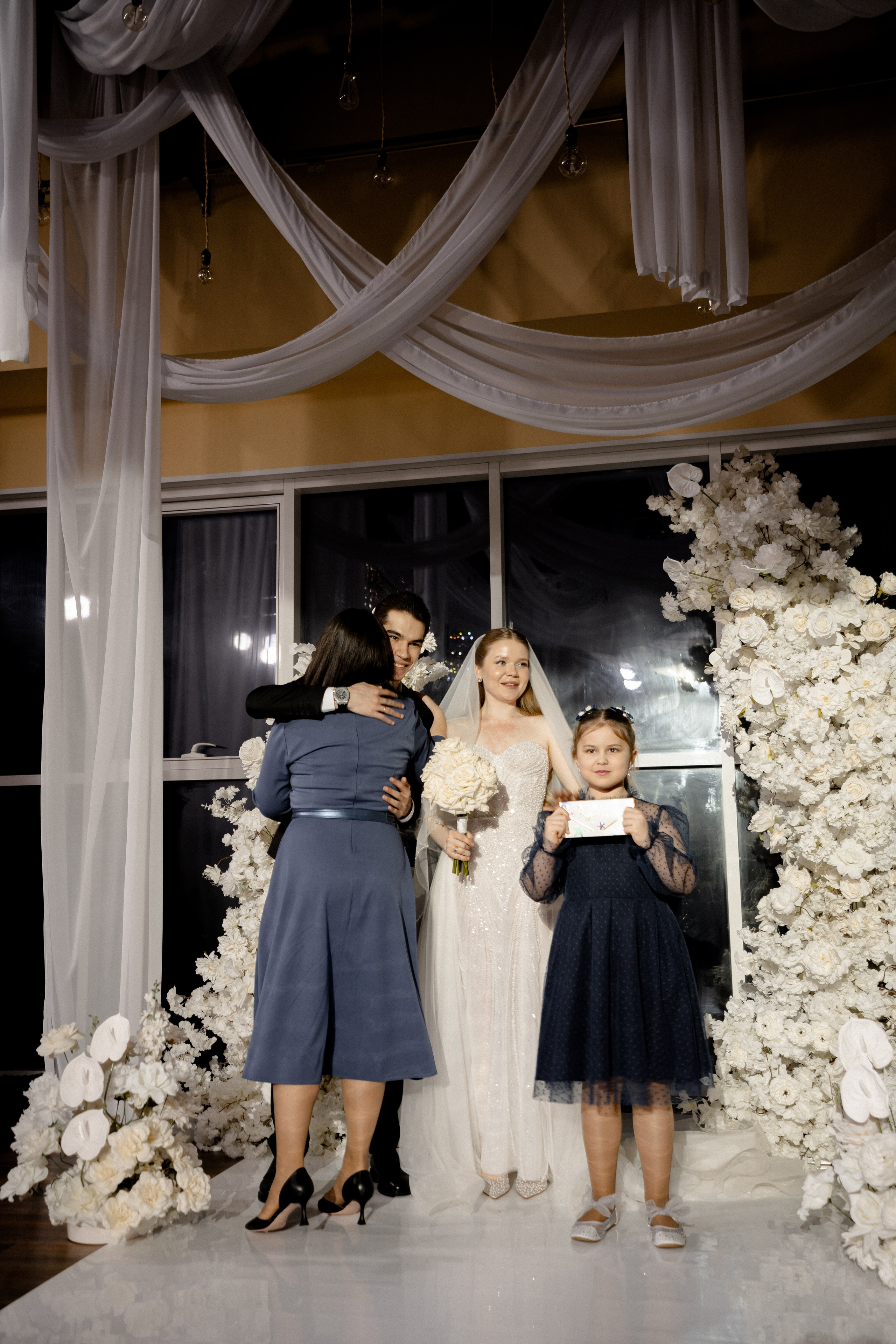 СВАДЕБНАЯ СЬЕМКА СБОРОВ В ОТЕЛЕ И ВЫЕЗД НА ЦЕРЕМОНИЮ (СНЯТО В СИБИРЕ В НИЖНЕВАРТОВСКЕ). Профессиональный фотограф, Санкт-Петербург — Виктория Богомолова