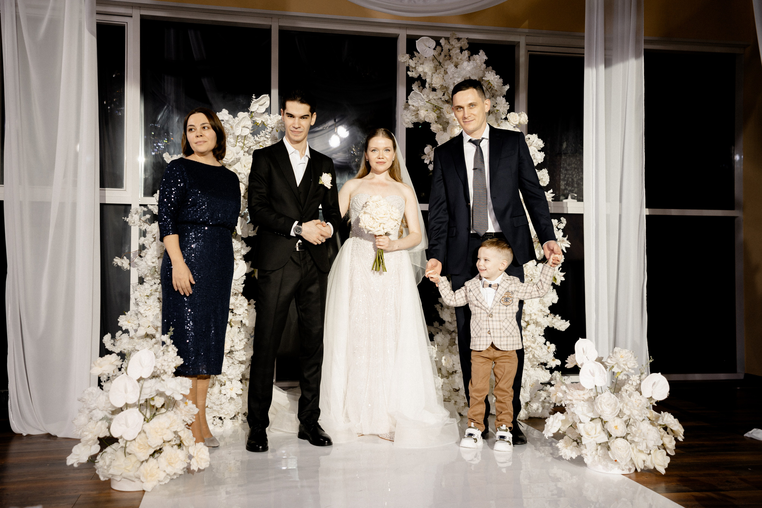 СВАДЕБНАЯ СЬЕМКА СБОРОВ В ОТЕЛЕ И ВЫЕЗД НА ЦЕРЕМОНИЮ (СНЯТО В СИБИРЕ В НИЖНЕВАРТОВСКЕ). Профессиональный фотограф, Санкт-Петербург — Виктория Богомолова