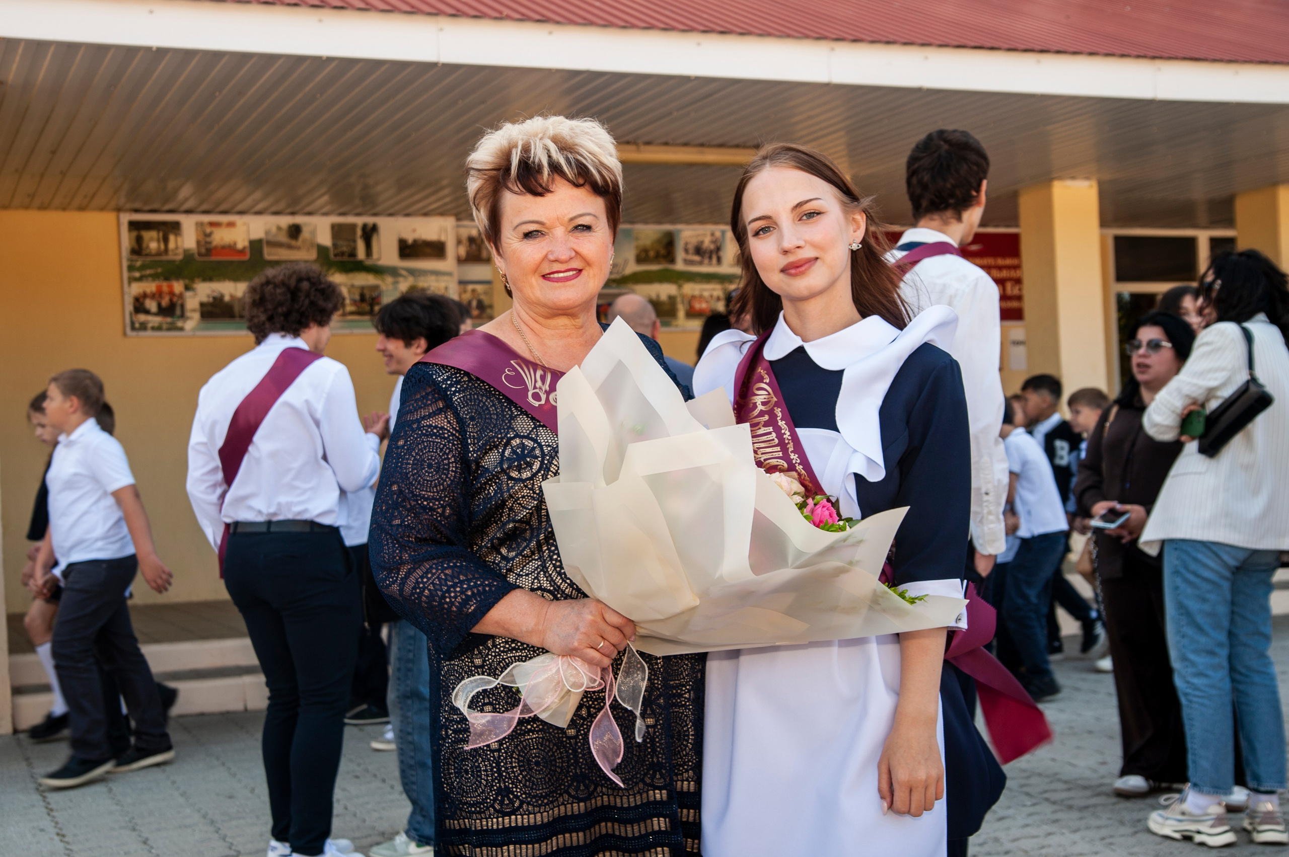 Последний Звонок МАОУ СОШ № 17 им. Эдуарда Есаяна — Архипо-Осиповка. Свадебный и семейный фотограф Денис Лукьянов в Краснодаре, Краснодарском крае и Республике Крым