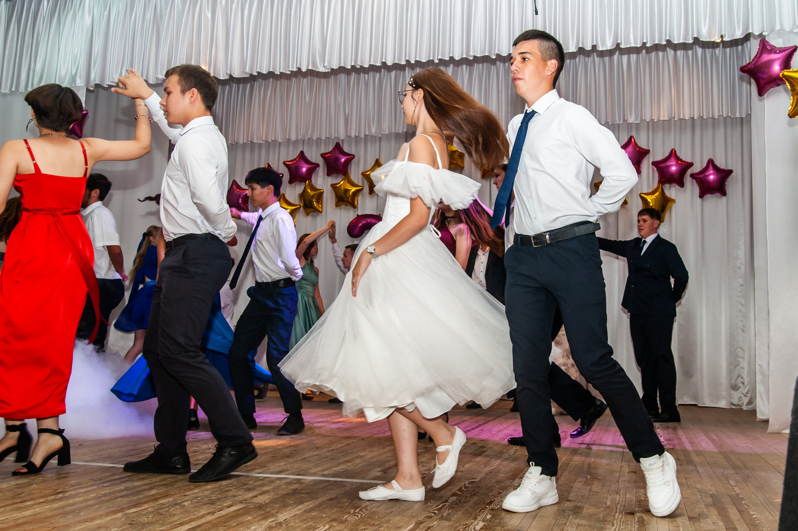 Выпускной МАОУ СОШ № 17 им. Эдуарда Есаяна. Свадебный и семейный фотограф Денис Лукьянов в Краснодаре, Краснодарском крае и Республике Крым