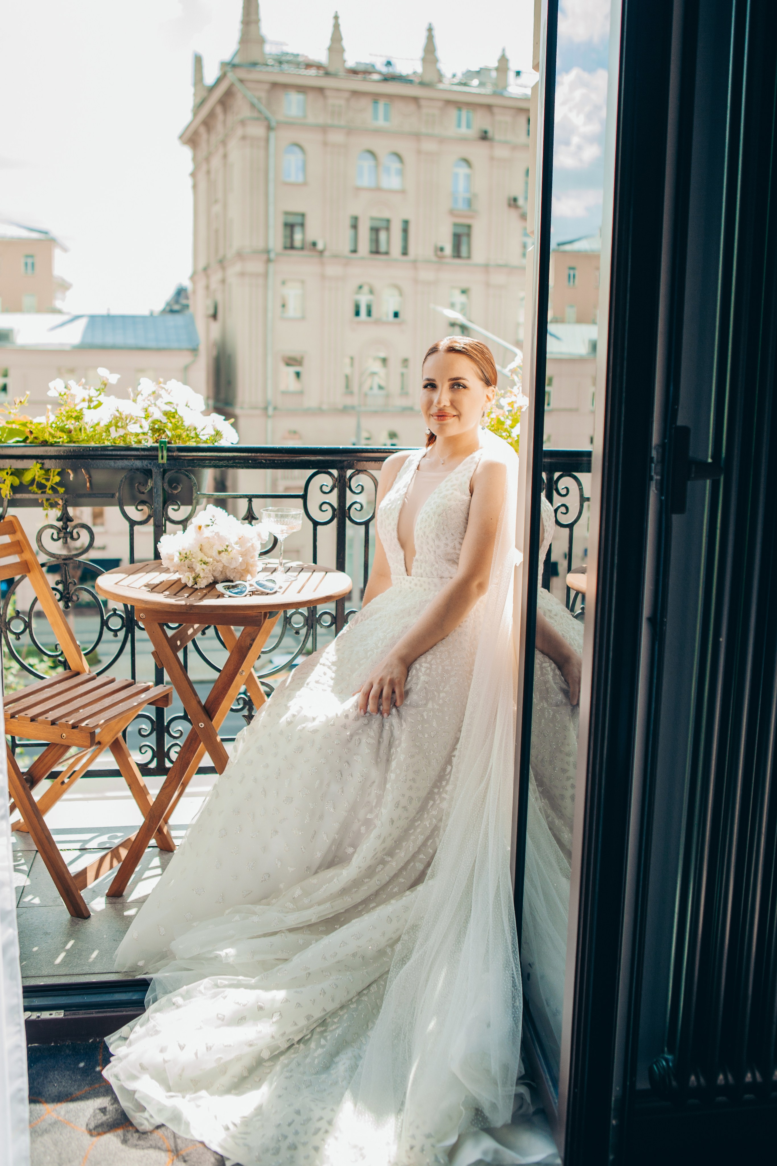 Свадебная фотосессия в отеле hartwell hotel и на патриарших прудах. Фотограф Ольга Ефремова