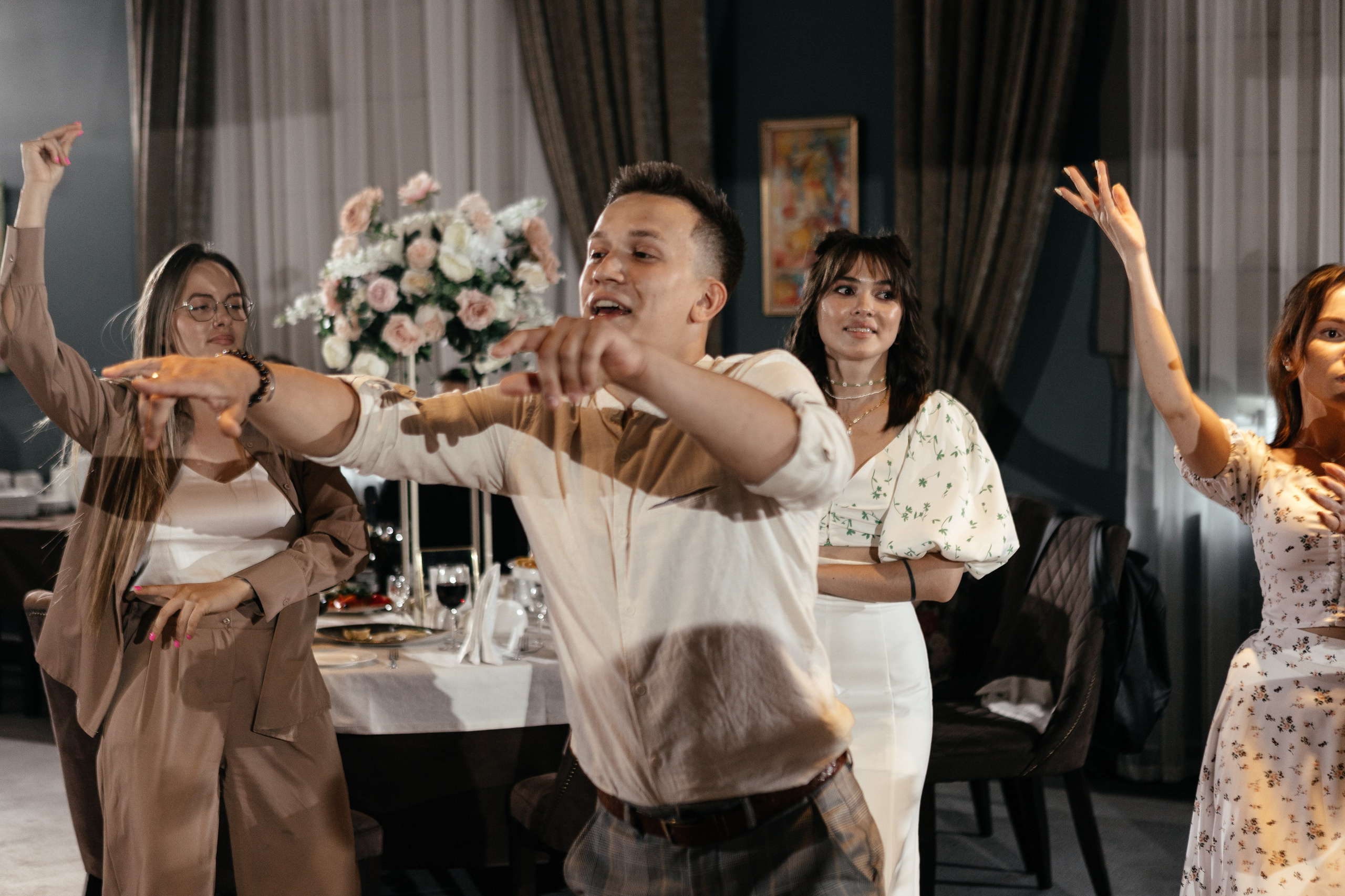 Свадебный фотограф Уфа — Руслан ГабдлисламовЖивые эмоции, красивые кадры, воспоминания на всю жизнь.Работаю по всей Республике Башкортоста. Свадебный фотограф Уфа Руслан Габдлисламов