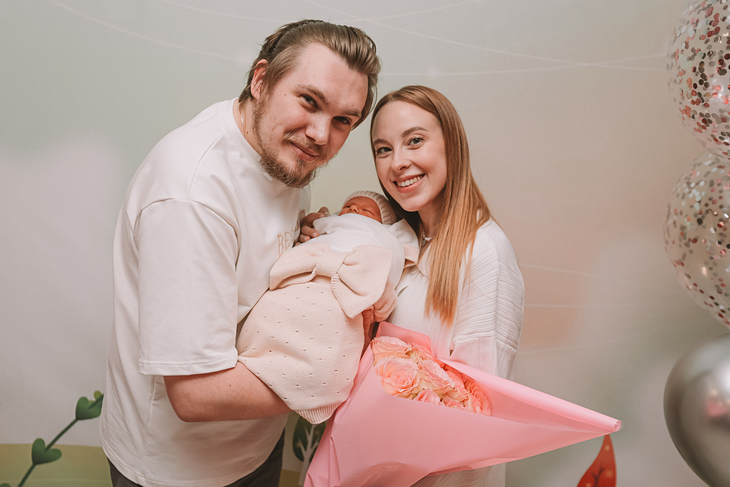 Выписка палата+внизу ПЦЭ. Семейный фотограф Тюмень, фотограф на роды Салмина Мария