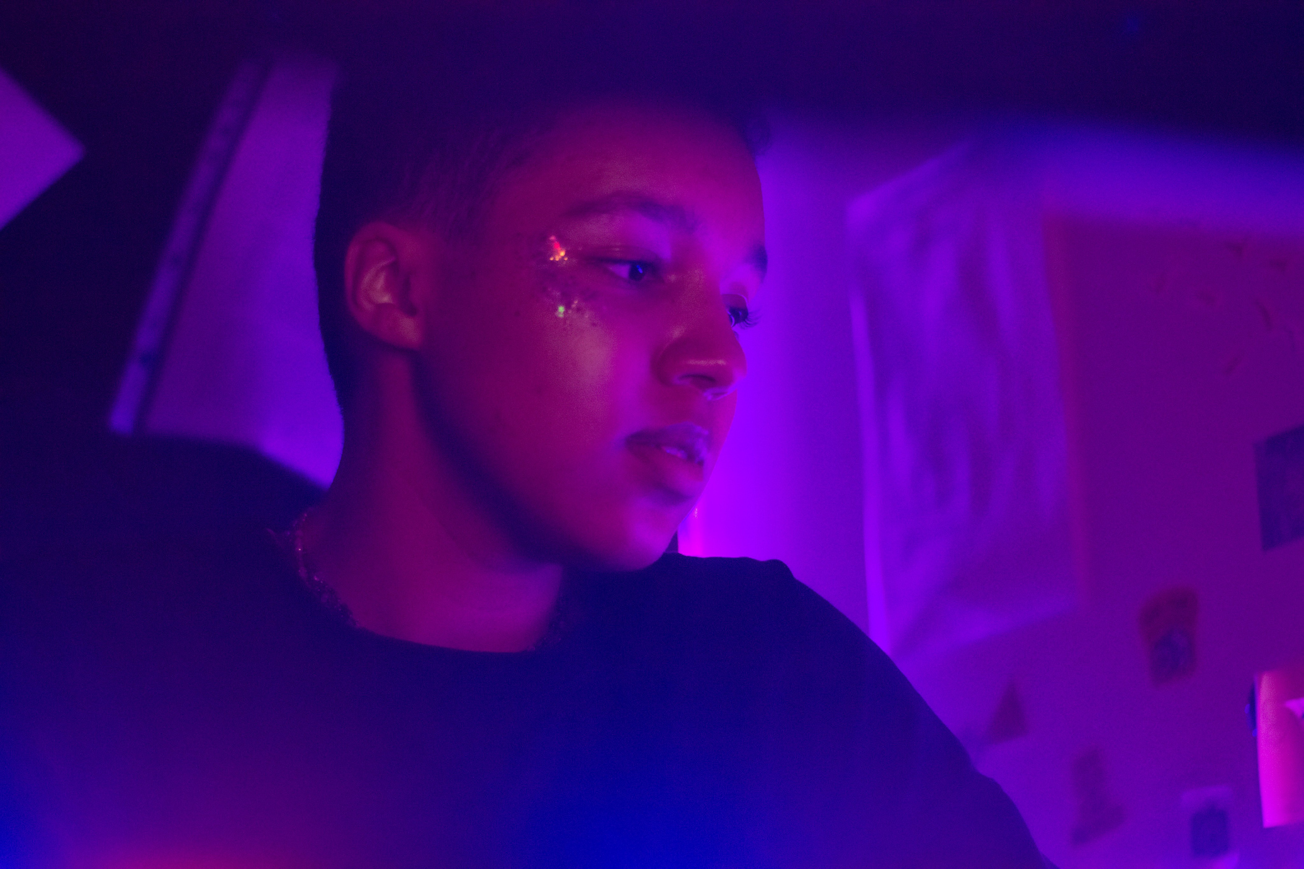 Эстер в неоне. Фотограф и видеограф в Москве Анна Матюхина