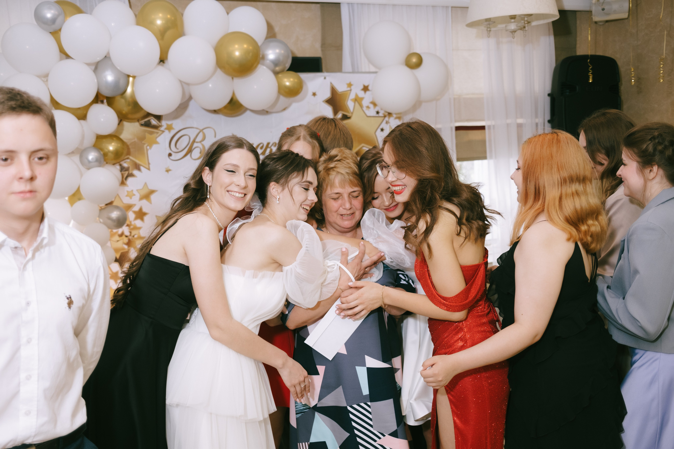 Выпускной школа 33. Свадебный и репортажной фотограф Денис Ожигин в Краснодаре и Краснодарском крае