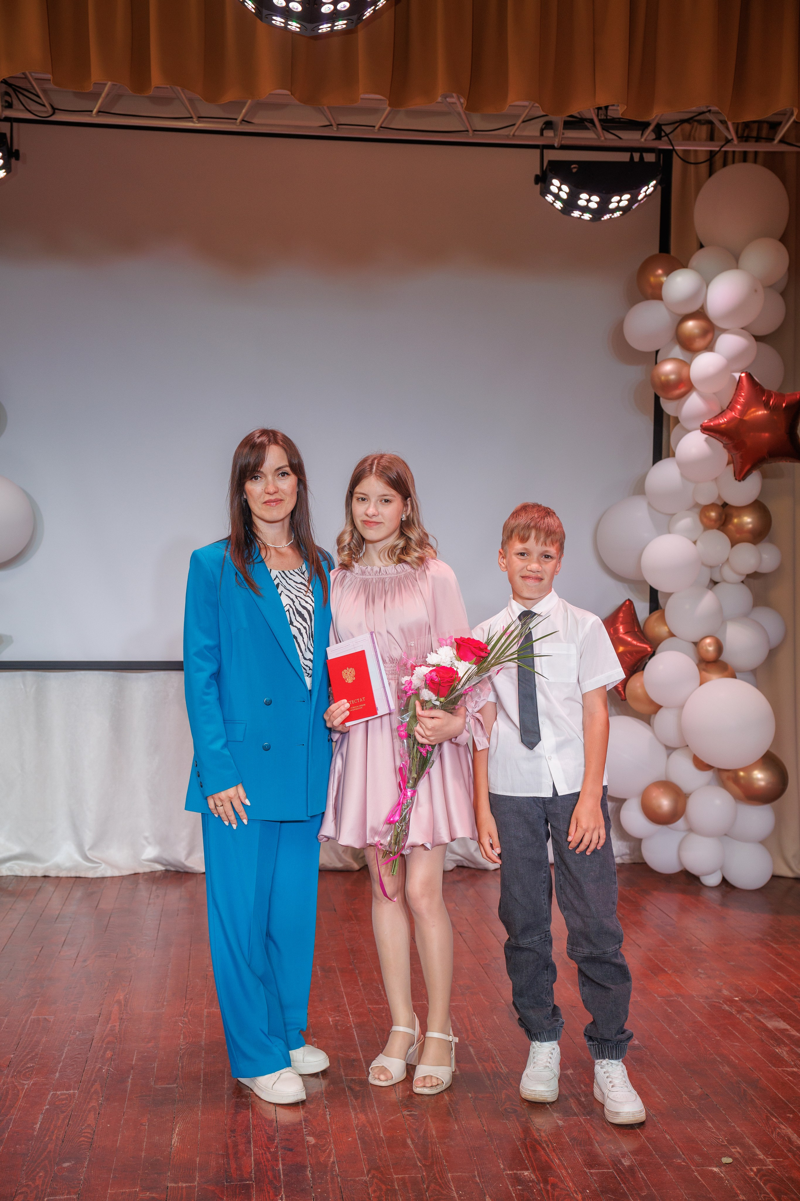Вручение аттестатов. Свадебный и семейный фотограф в Новосибирске Ирина Дорошкова