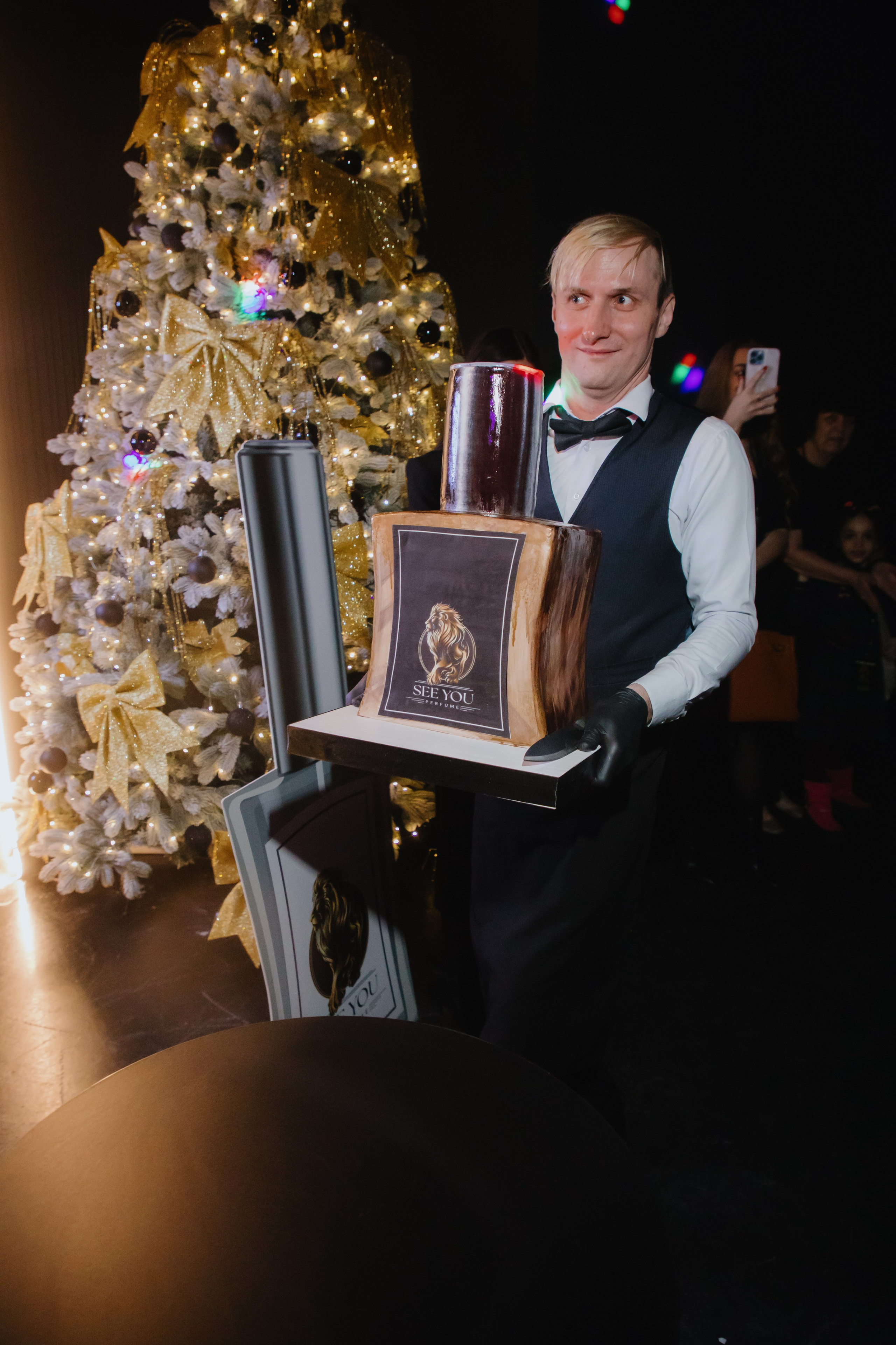 See `You Perfume. Фотограф в Москве и Санкт-Петербурге Дарина