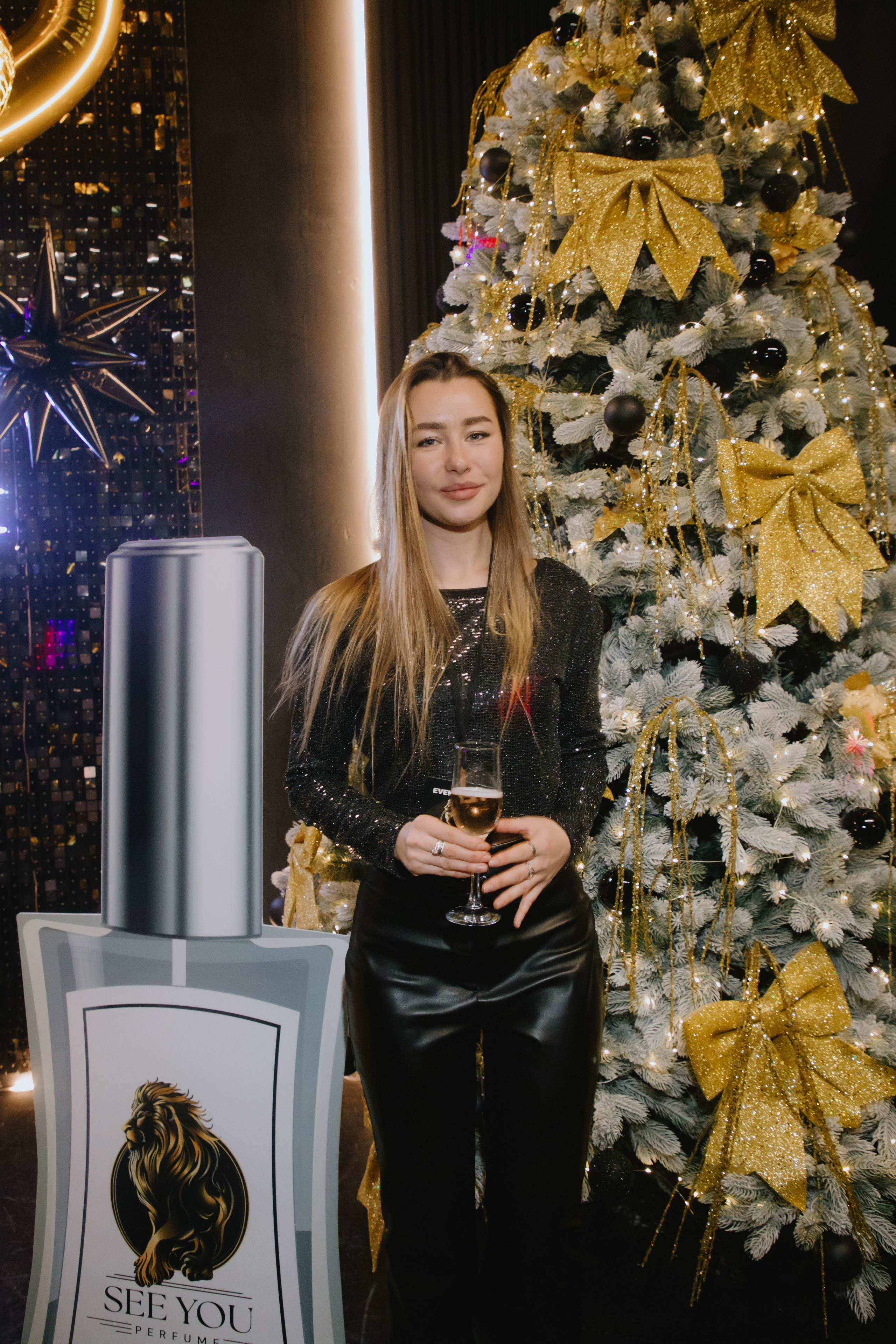 See `You Perfume. Фотограф в Москве и Санкт-Петербурге Дарина