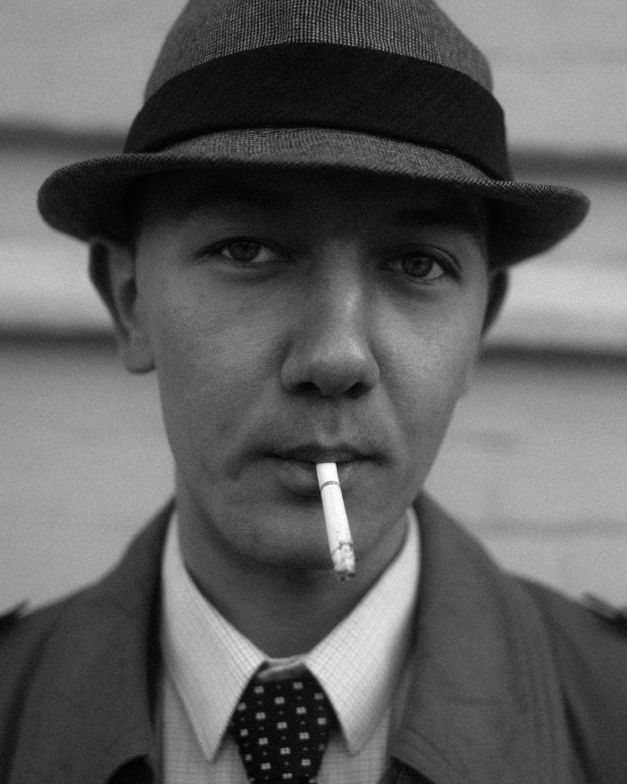 Мужская прогулочная фотосесся с Эриком в стиле фильма Оппенгеймер