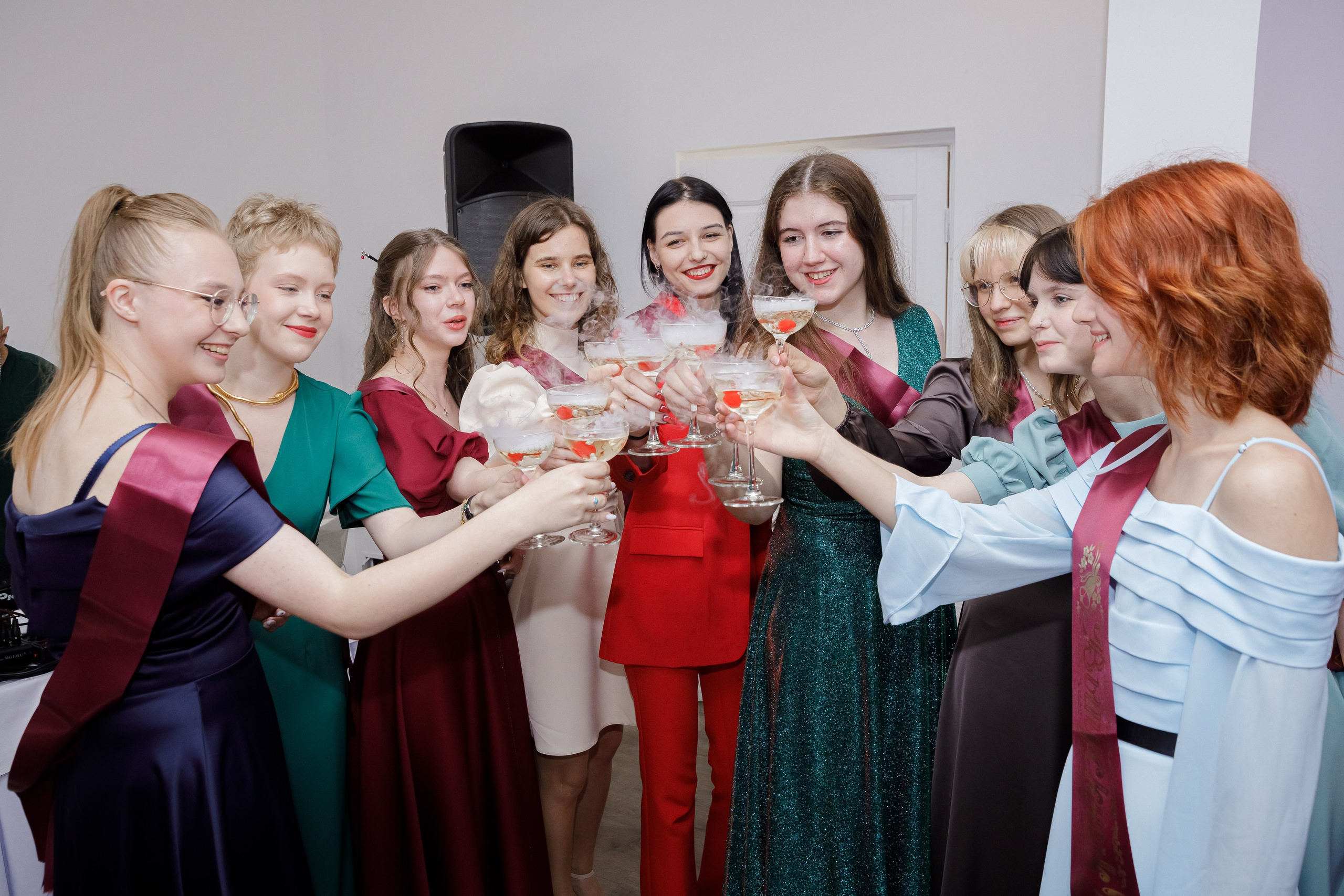 18.06.2024 Выпускной Банкетный зал 11ФМ. Маша Гонтарь Семейный домашний репортажный фотограф в Санкт-Петербурге