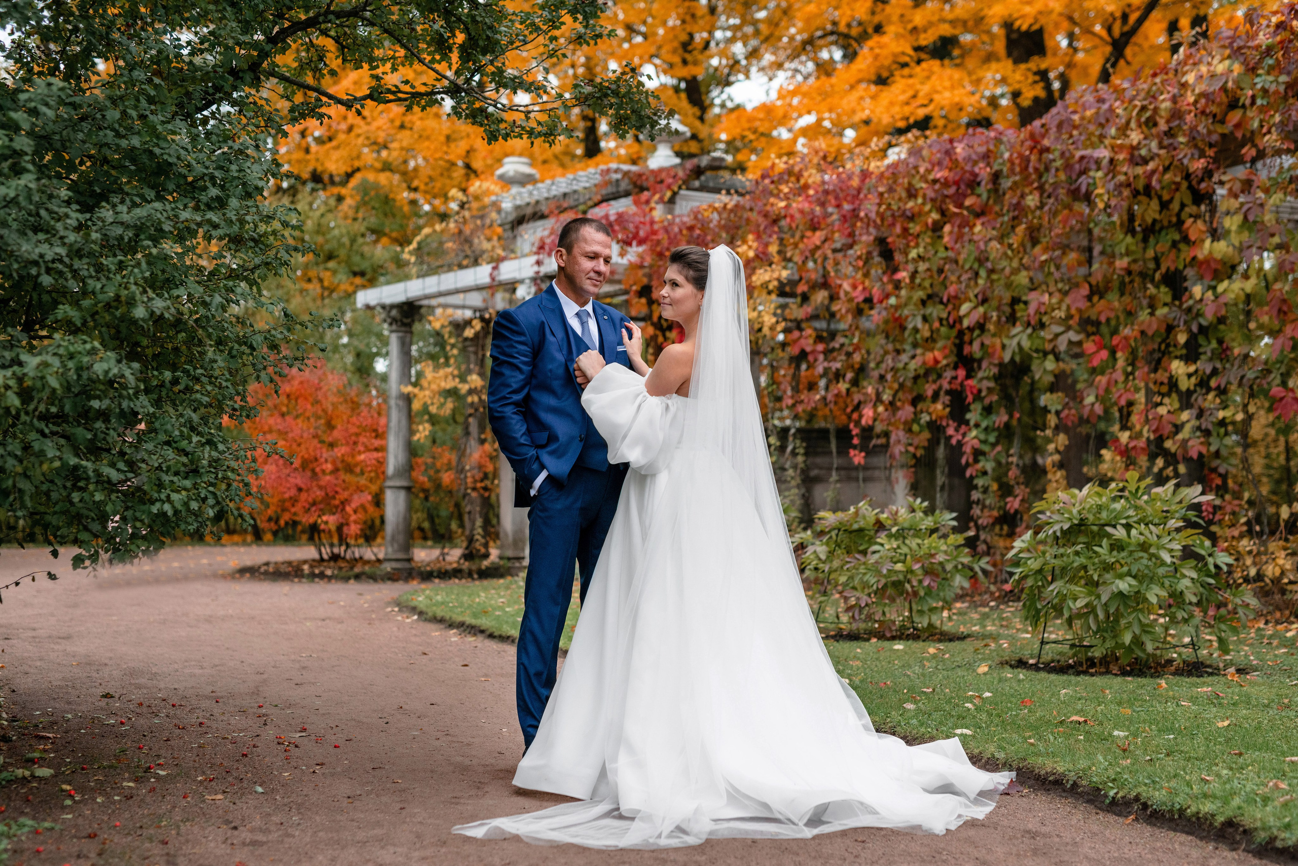 Осенняя свадебная прогулка в Екатерининском парке в Пушкине. Портретный, семейный и свадебный фотограф в Санкт-Петербурге и в Пушкине Ширяев Денис