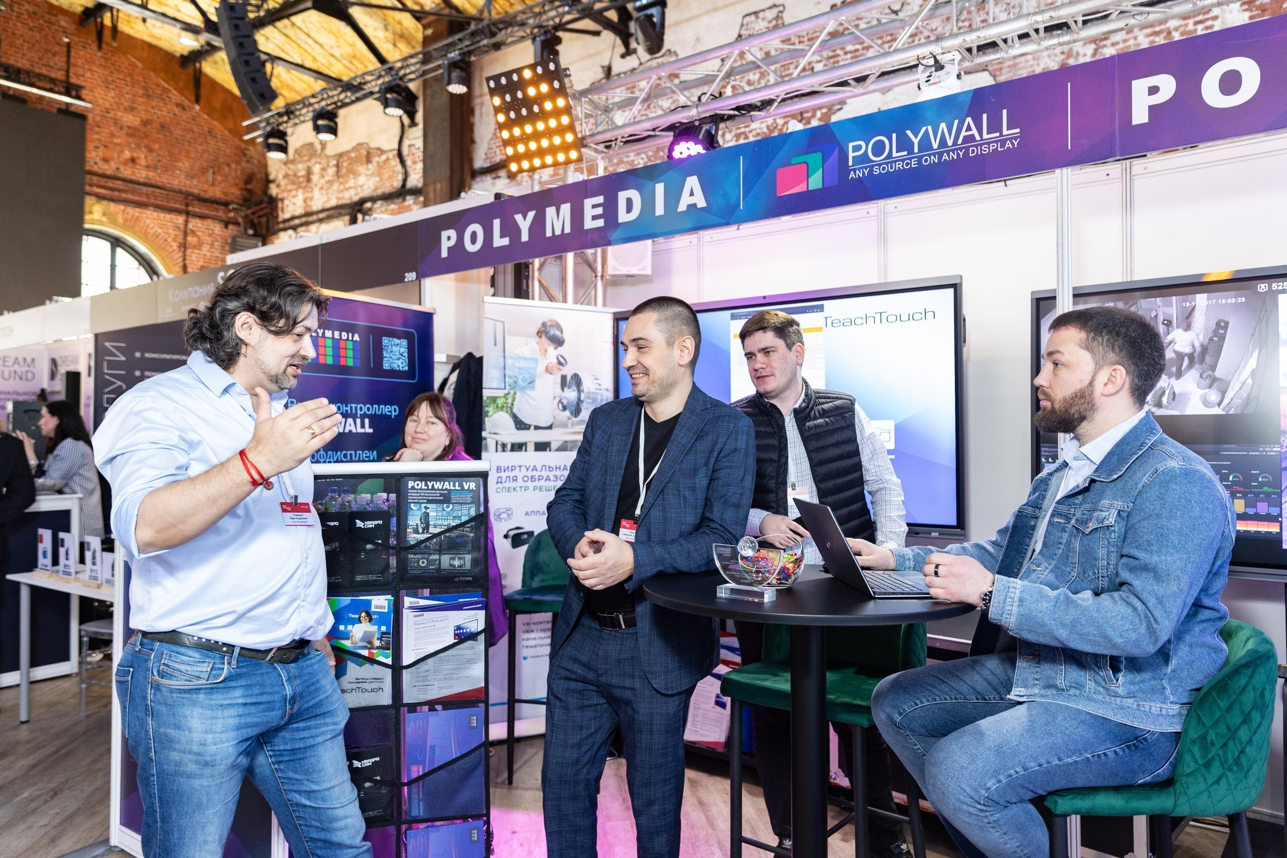 Hi-Tech Building 2025. Свадебный и семейный фотограф