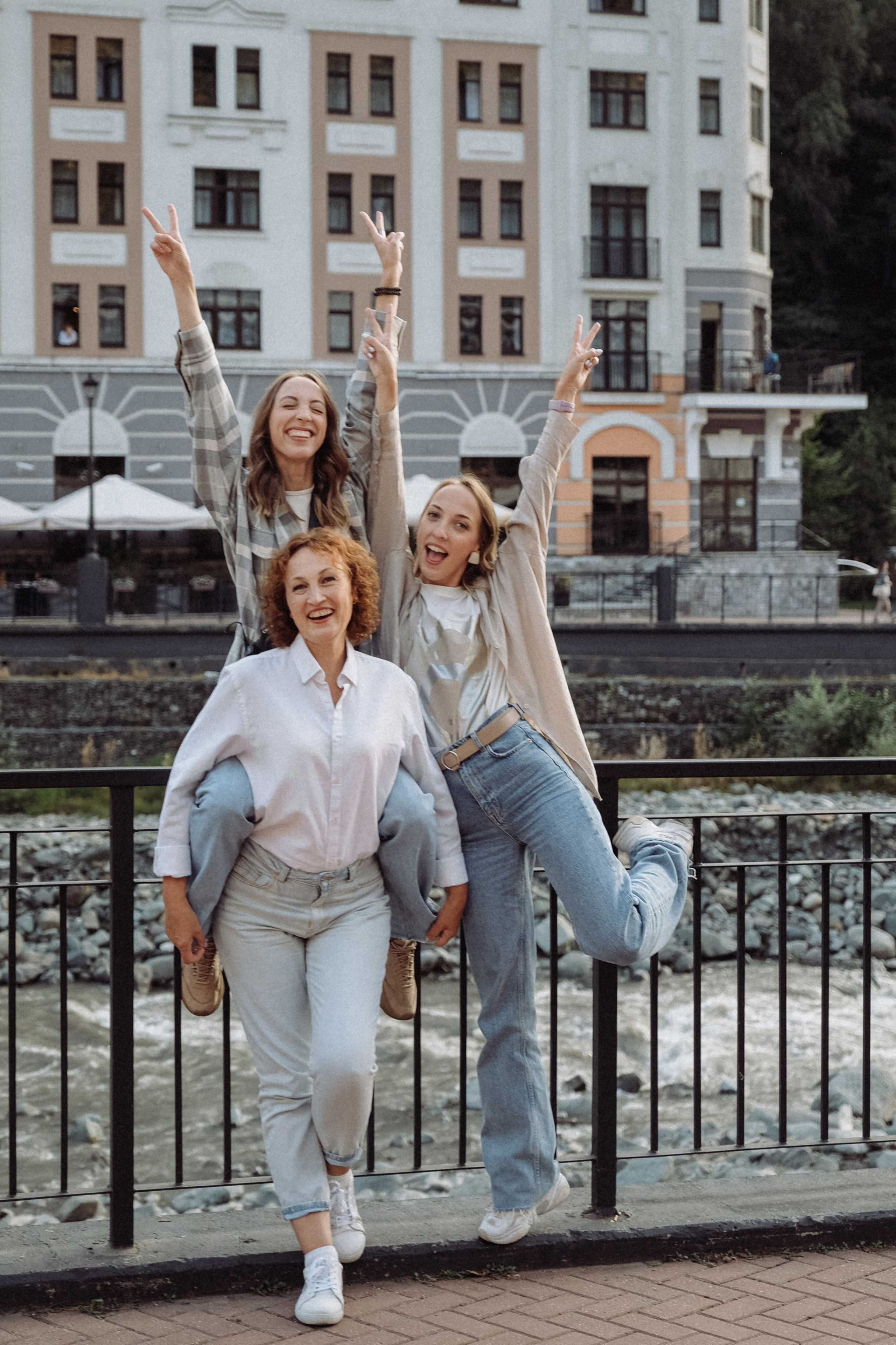 Ксюша и Алена с мамой. Семейный фотограф Москва