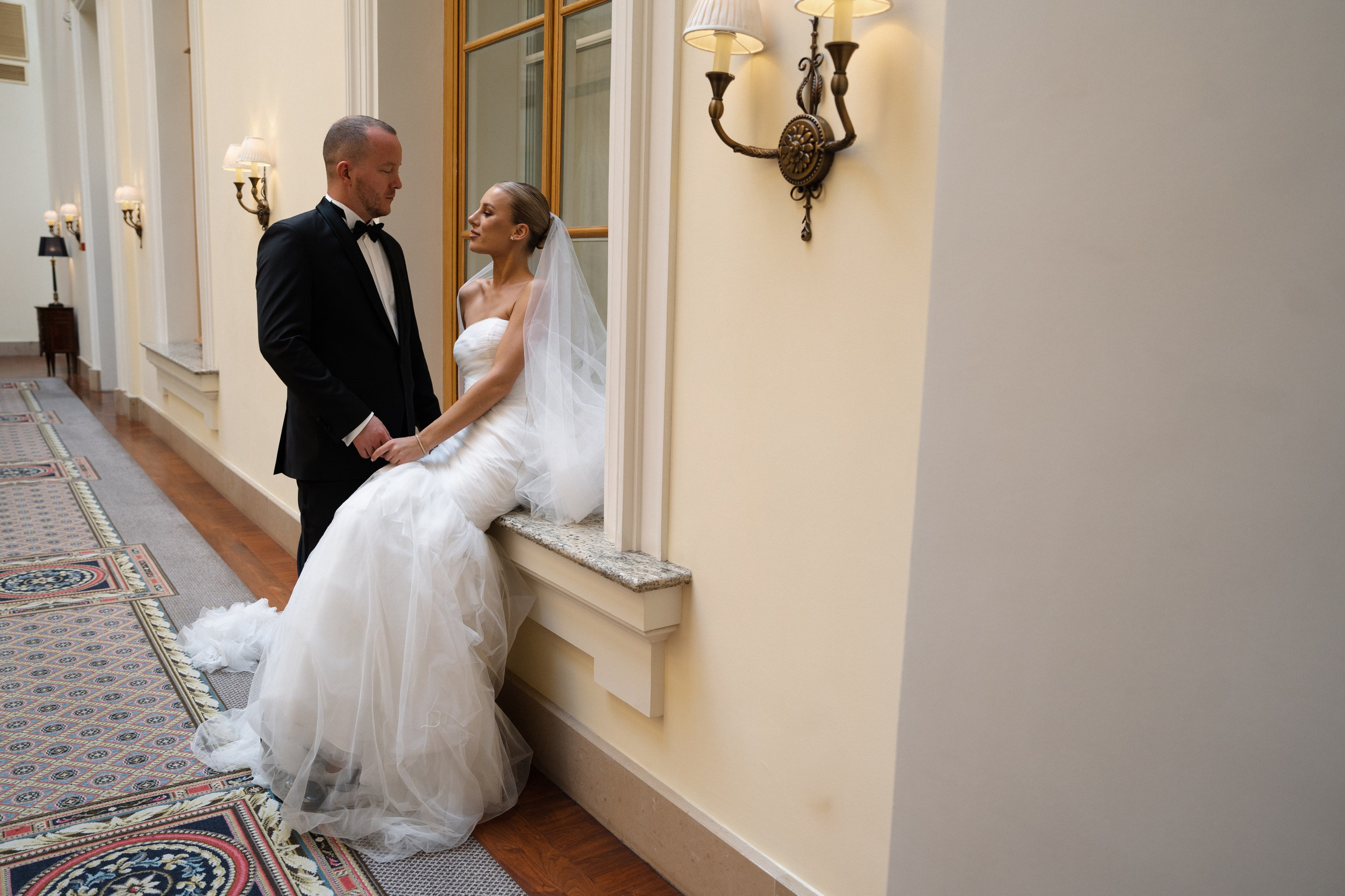 Анна Сергей. Камерная свадьба в Фосизонс в стиле неоклассика. Свадебный фотограф организатор в Санкт-Петербурге Ассоль Опарина